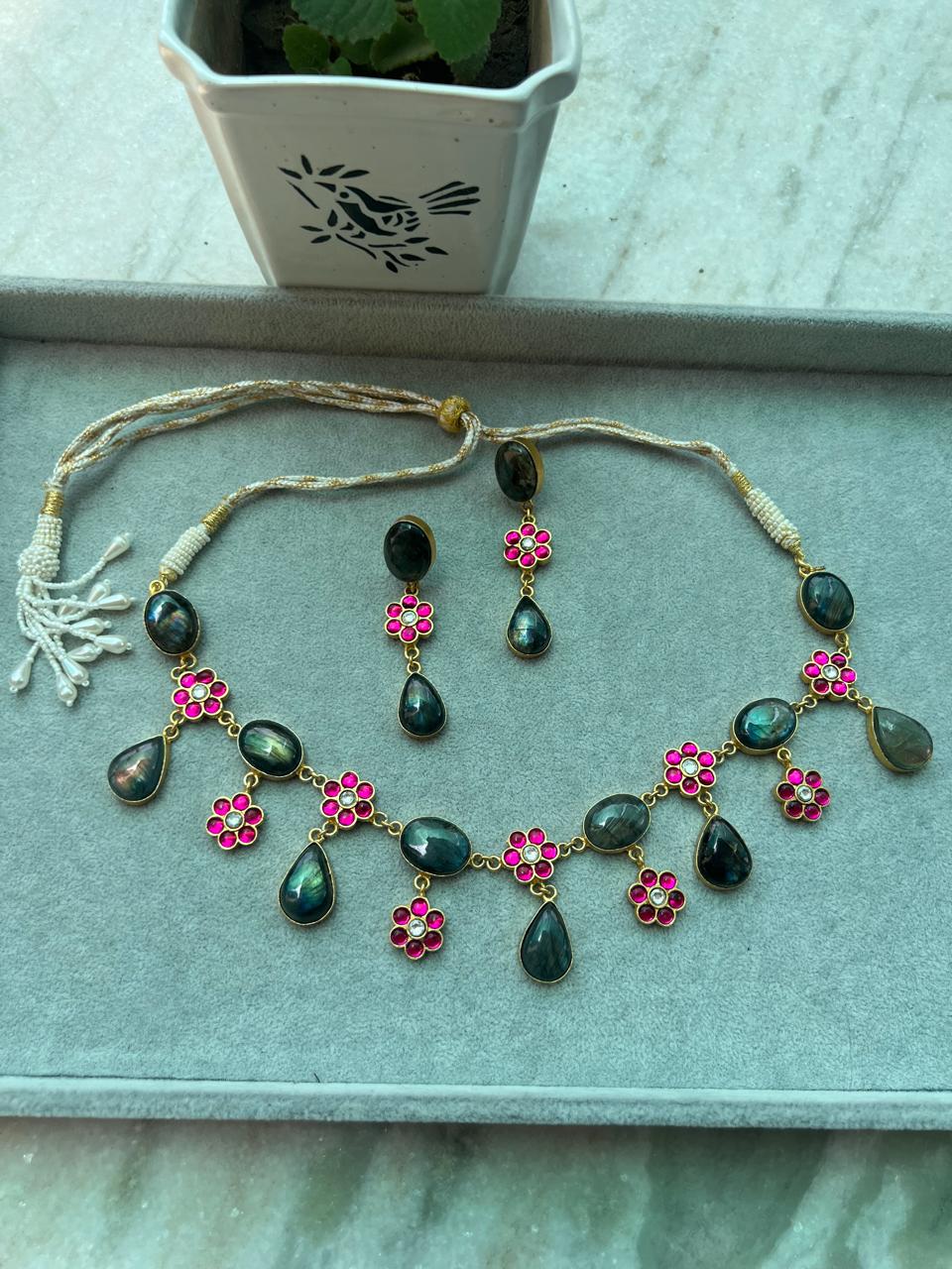 Amrapali Kundan necklace set