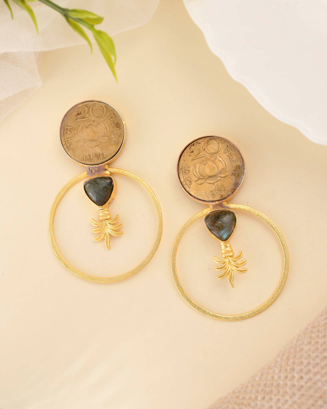 CLOUD OF PEARL AND SHELL EARING