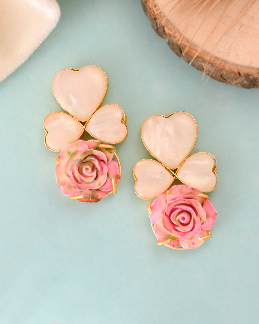 ELEGANT FLORAL SHELL EARRINGS