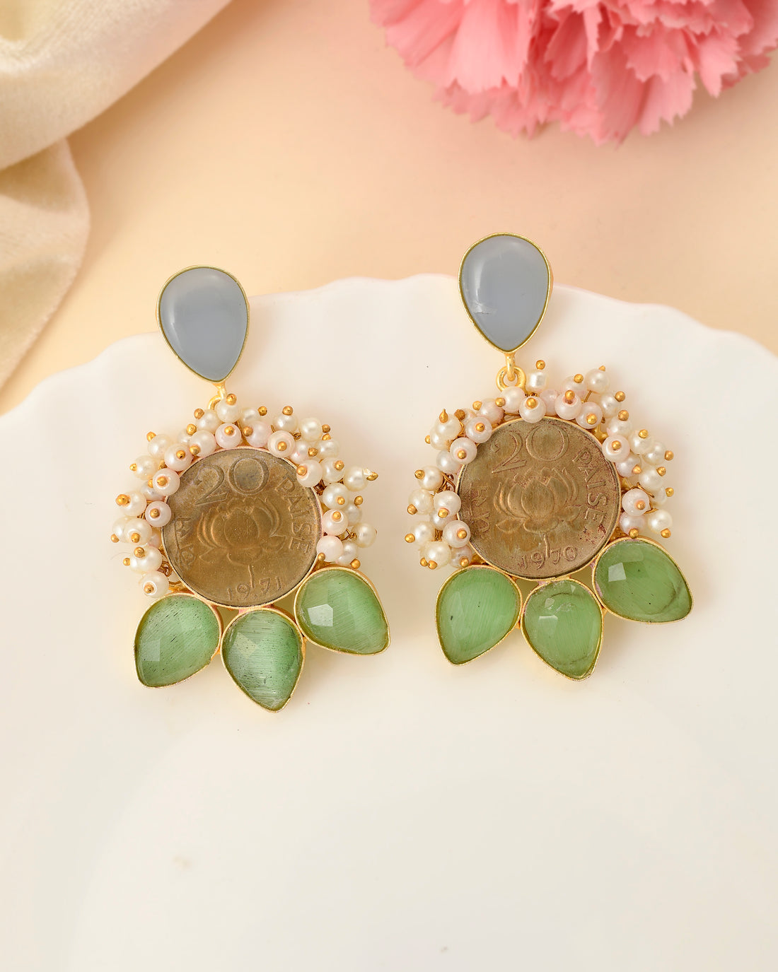 SPOTLIGHT VINTAGE COIN EARING