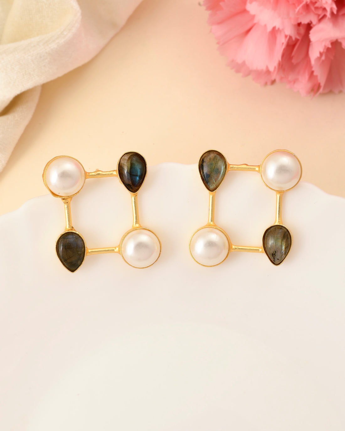 GEOMETRIC SHAPE EARING