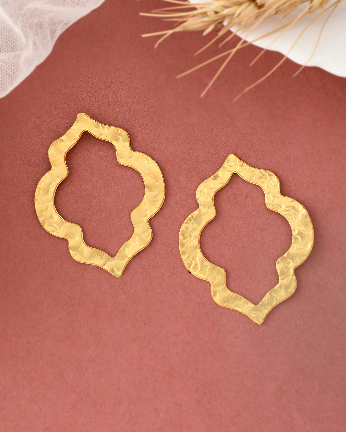 THE GOLDEN MUSE STUDS