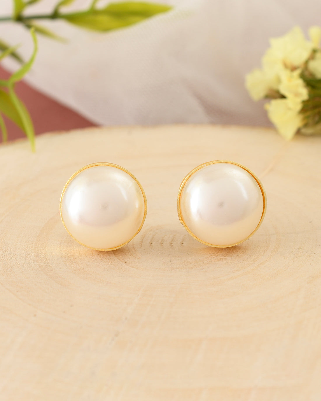 ELEGANT PEARL STUDS