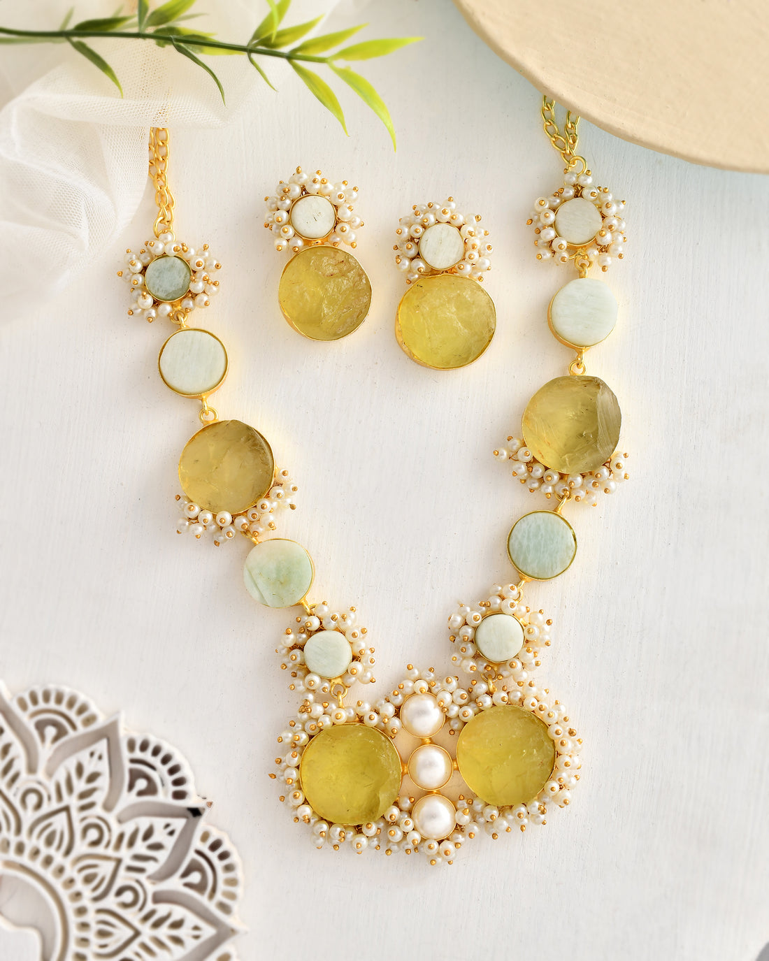 BEAUTIFUL PEARL BEEDED NECKLACE