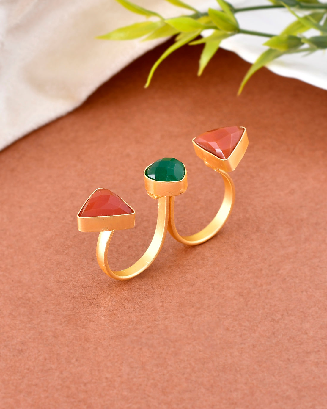 THREE COLLET TRIANGULAR RING