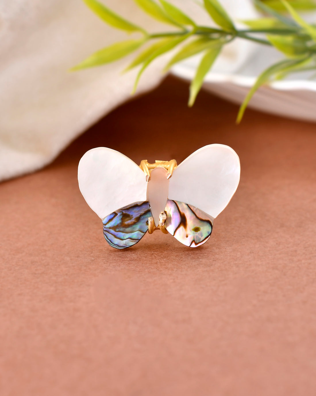 BUTTERFLY SHELL RING