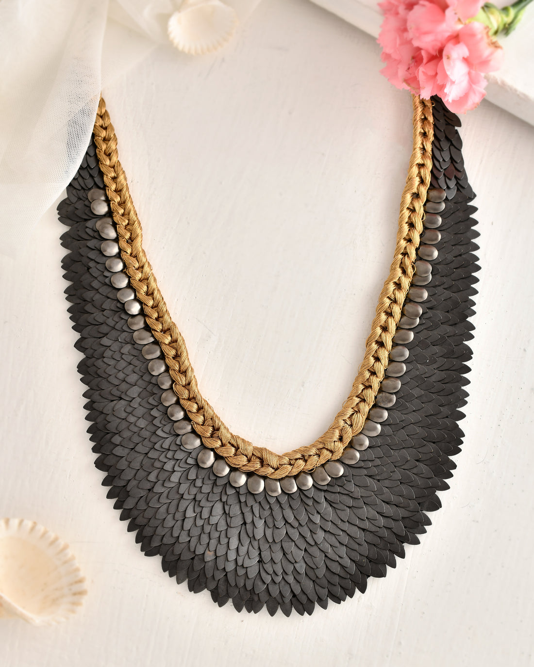 BLACK FEATHERS NECKLACE