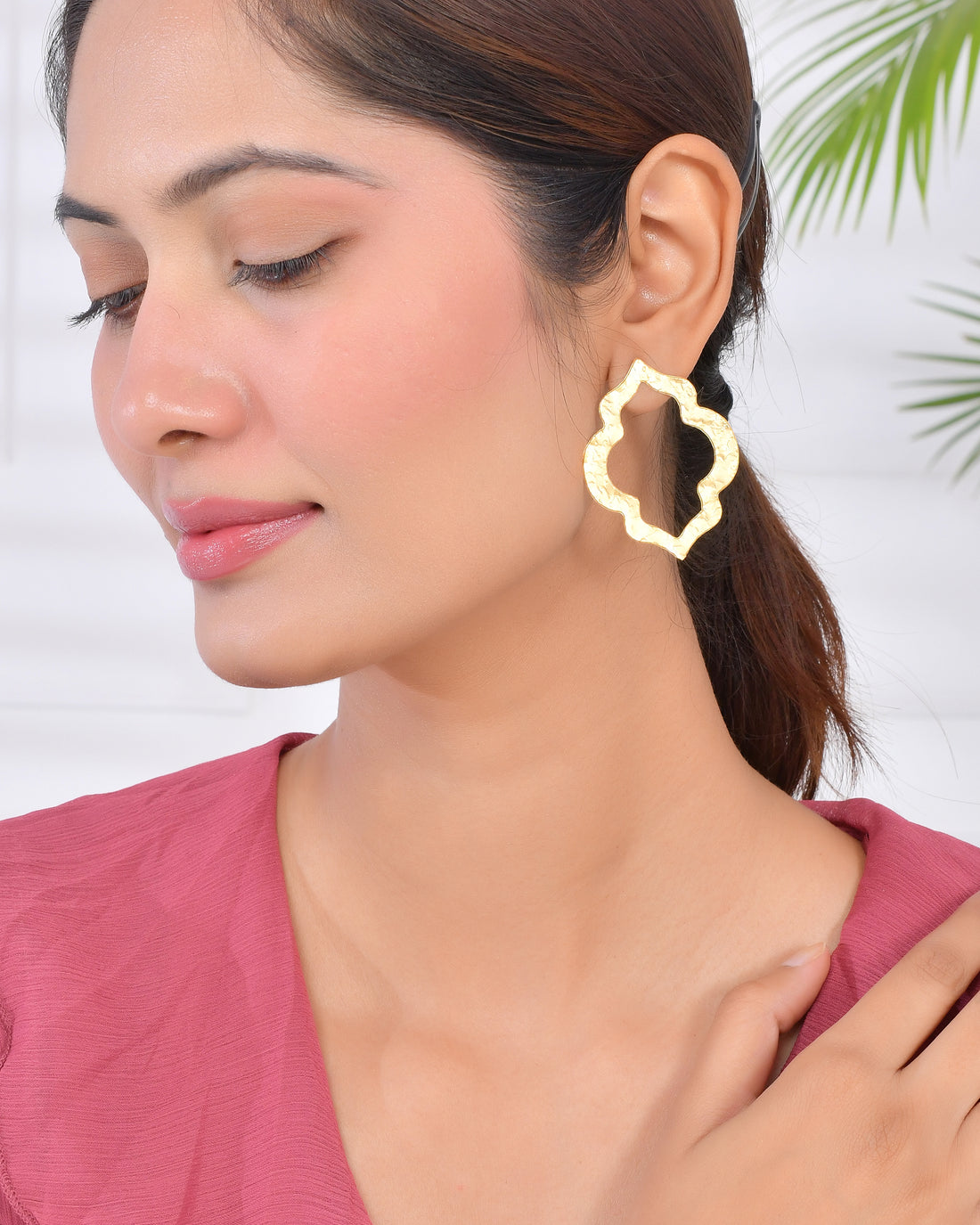 THE GOLDEN MUSE STUDS