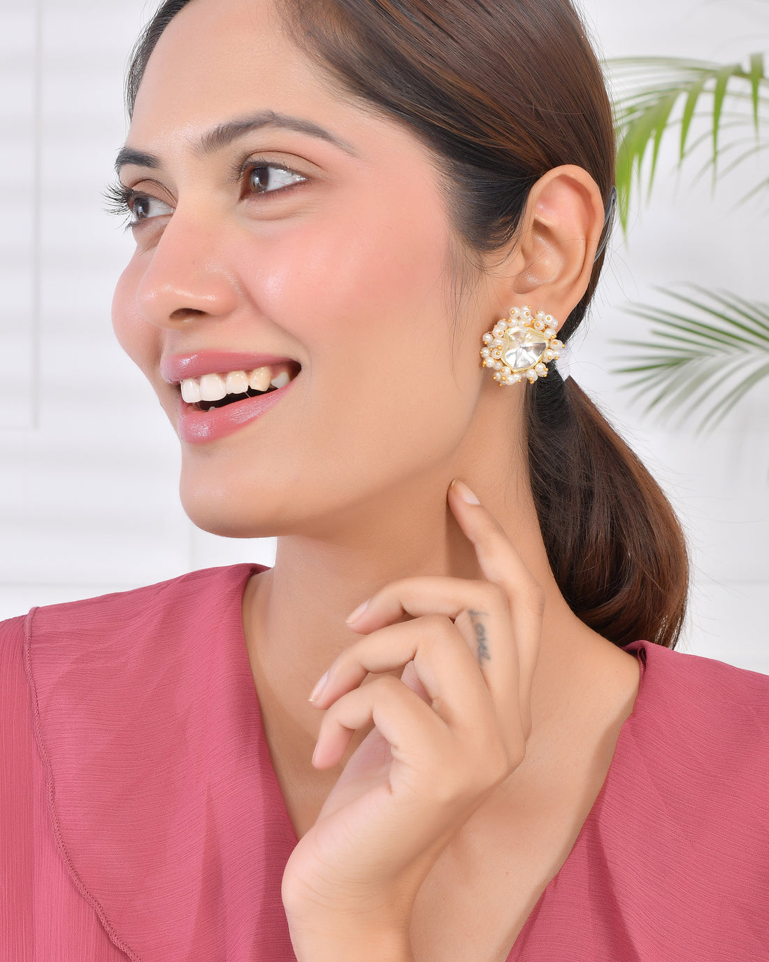 AURA GOLD POLKI STUDS