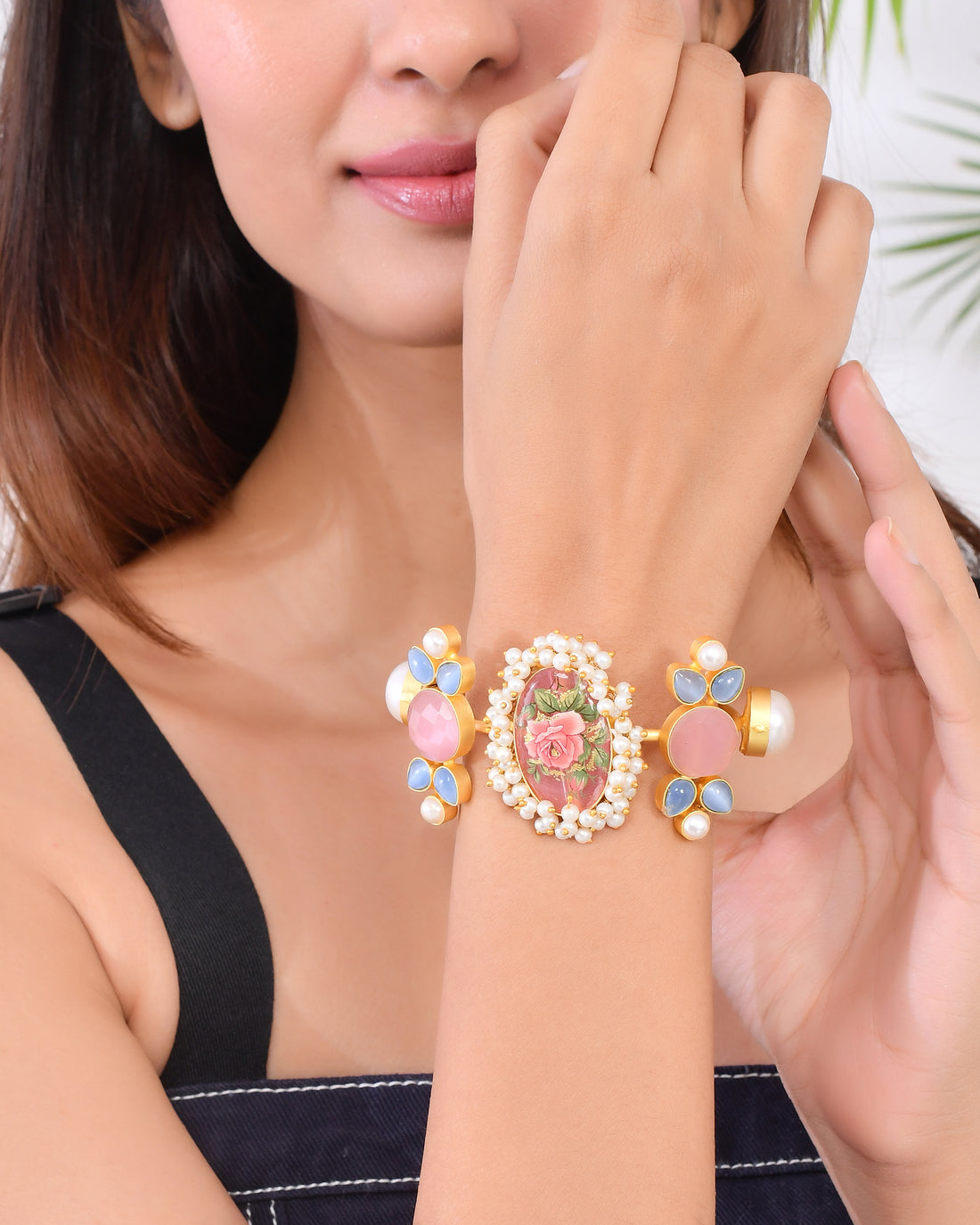 SASSY PINK MONALISA CUFF