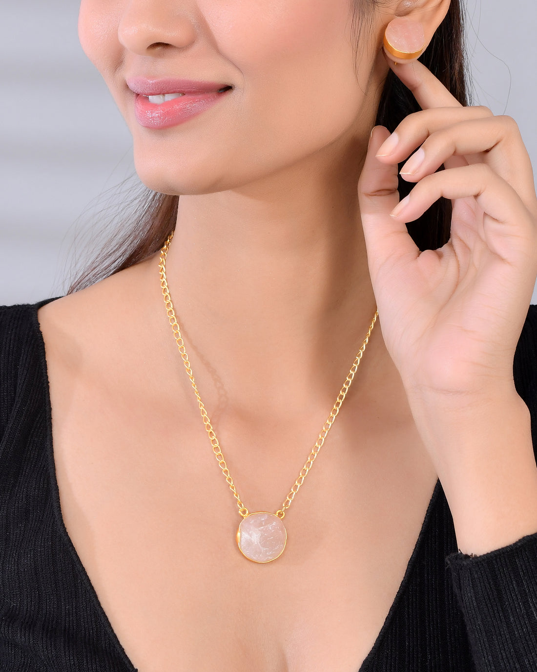 A TOUCH OF PINK ROSE QUARTZ PENDANT