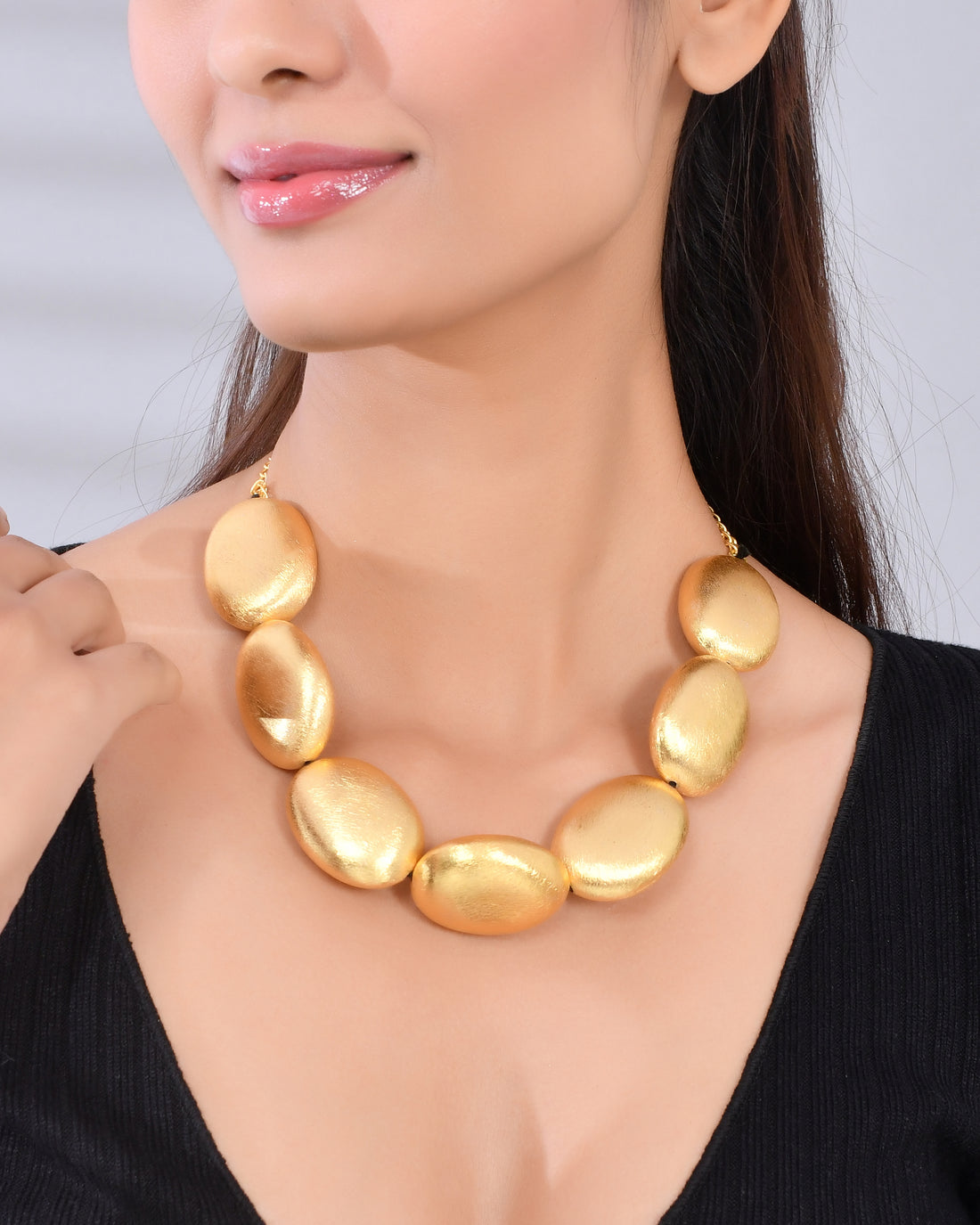 GEOMETRIC OVAL GOLD NECKLACE