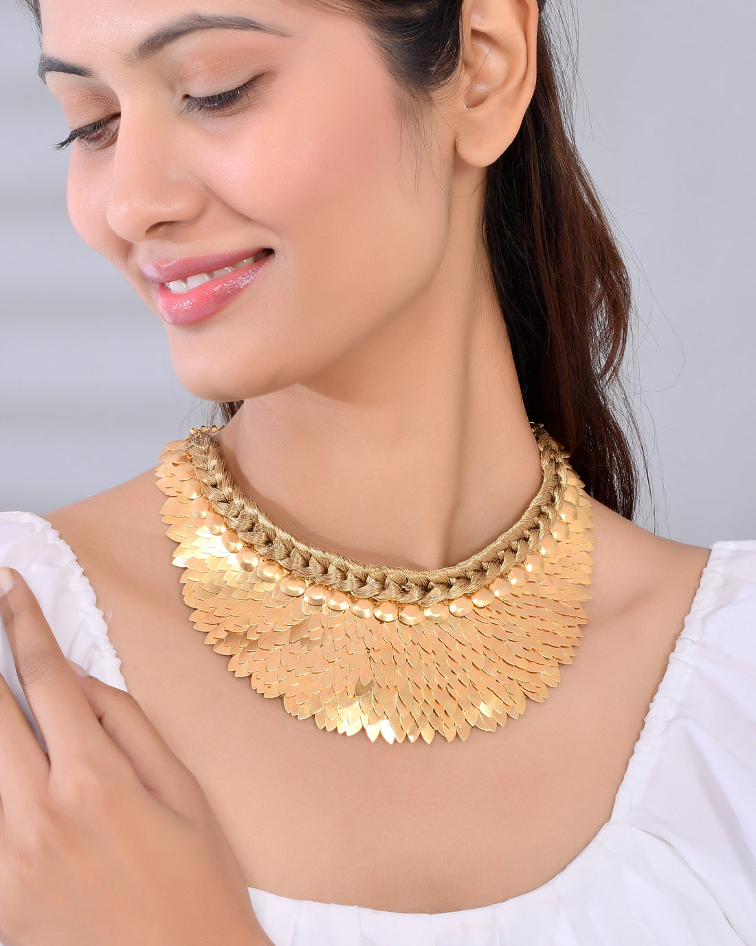 STATEMENT CLUSTER OF FEATHERS