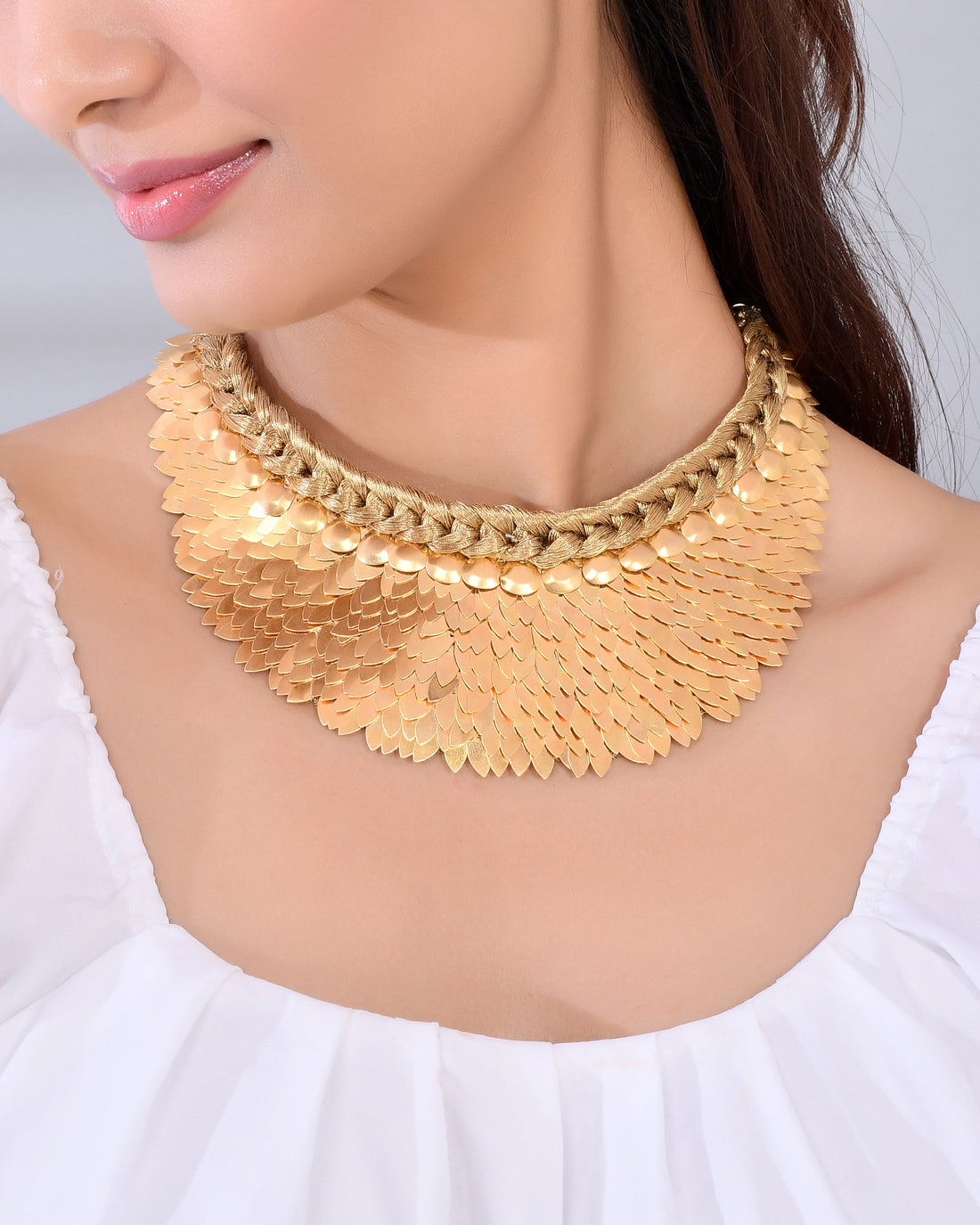 STATEMENT CLUSTER OF FEATHERS