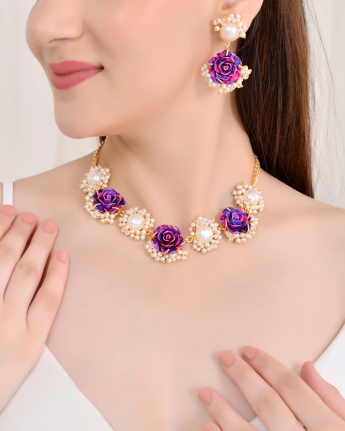 EDGY FLOWER NECKALCE