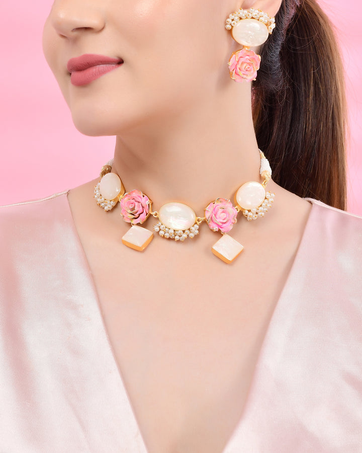 MESMERISING PINK AND WHITE FLORAL NECKLACE