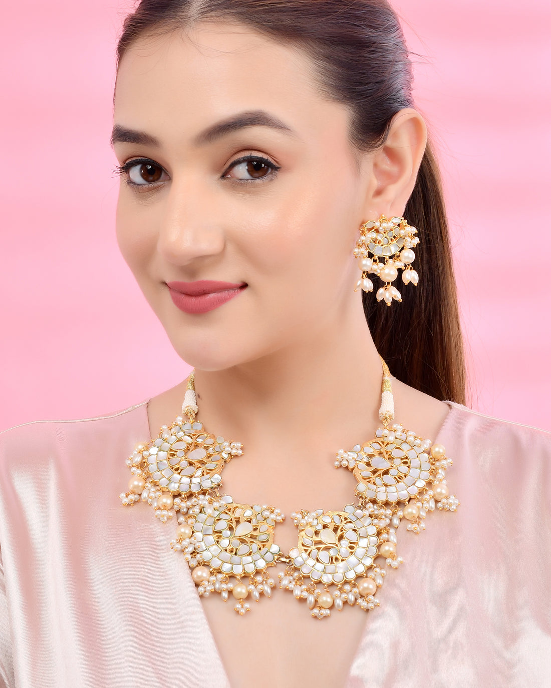 JUGNI DAZZLING NECKLACE
