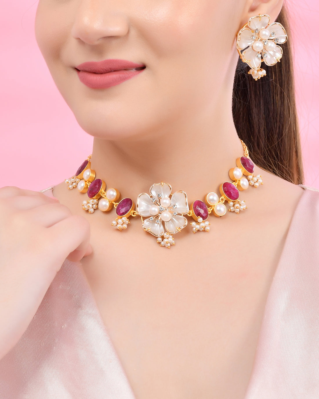 AMARA FLOWER NECKLACE