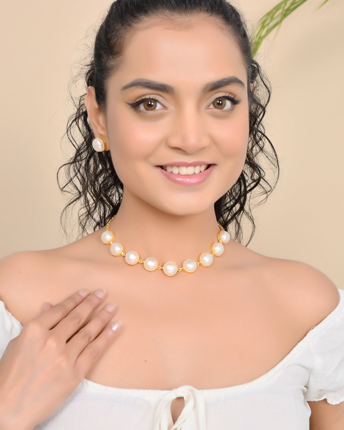 WHITE CLOUDS NECKLACE