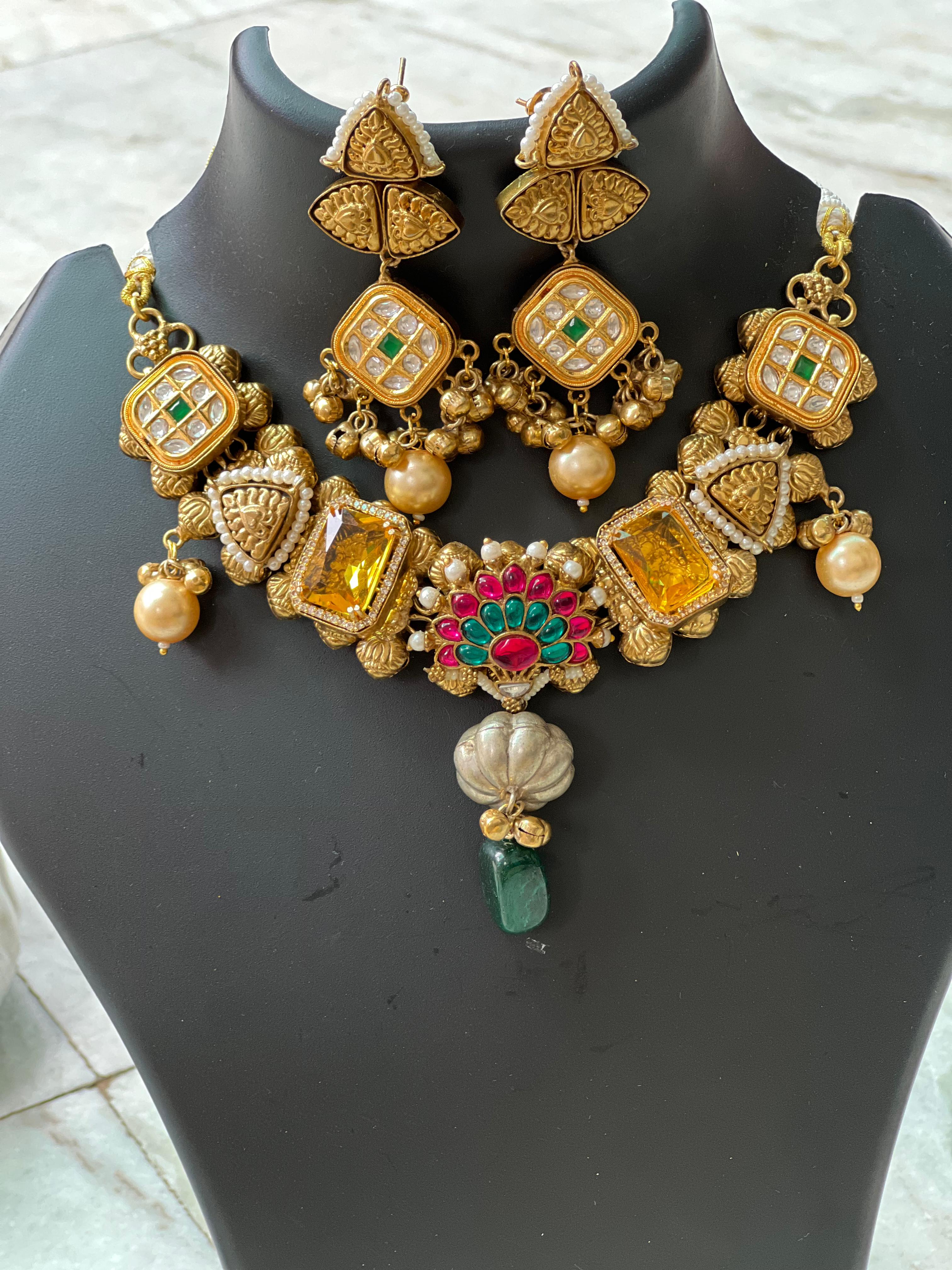 Head-Turner Nazaquat Necklace Set with earings