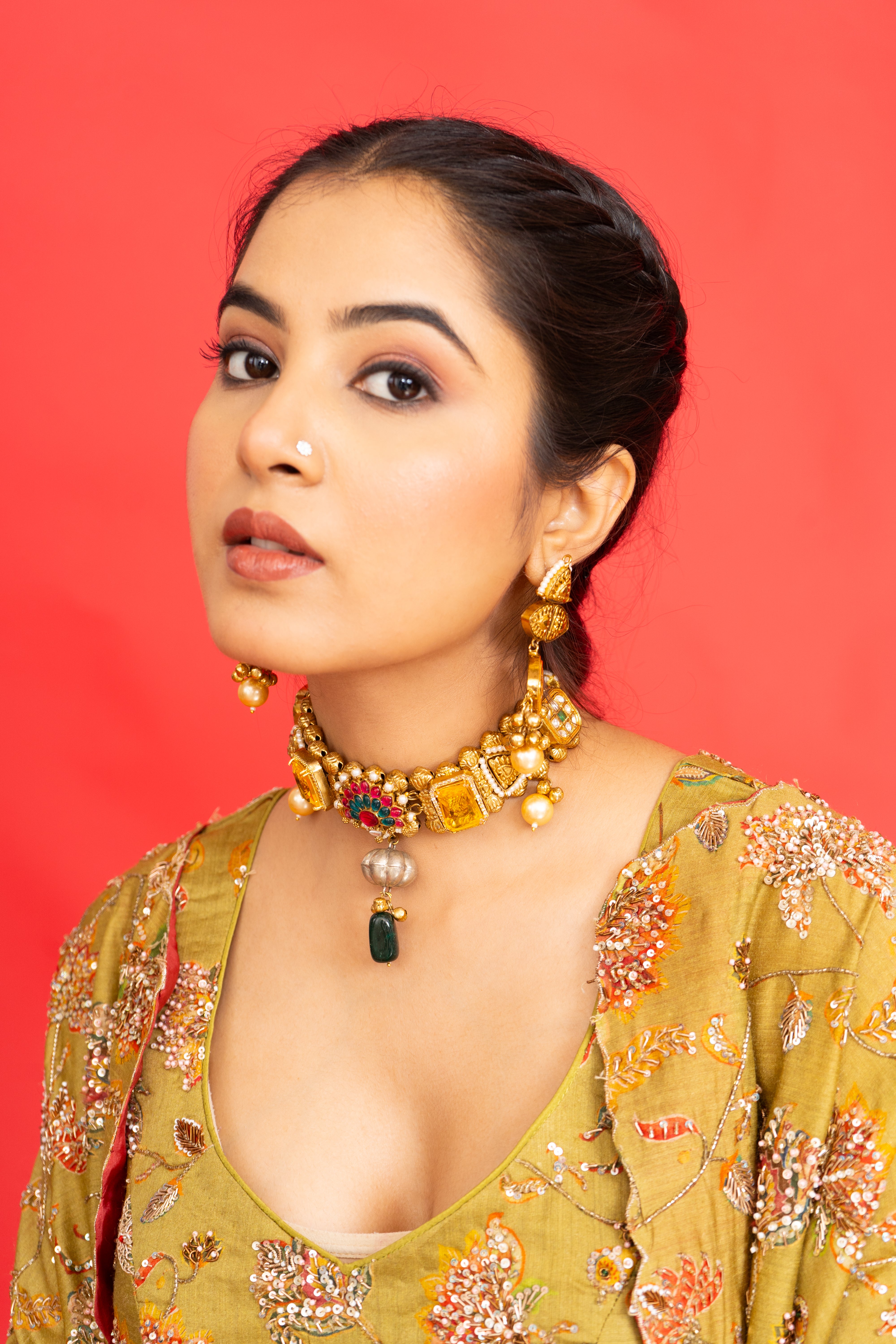 Head-Turner Nazaquat Necklace Set with earings