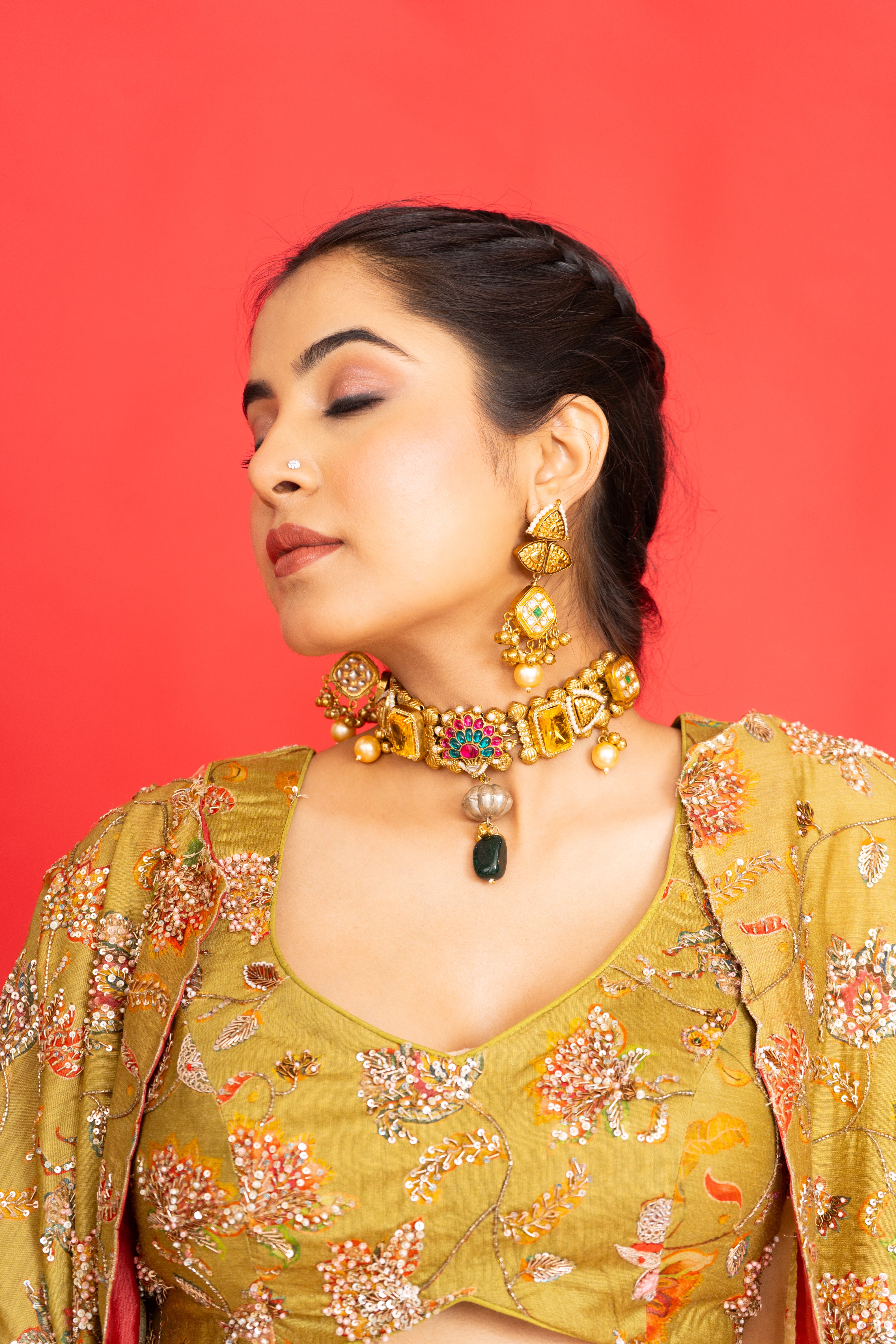 Head-Turner Nazaquat Necklace Set with earings