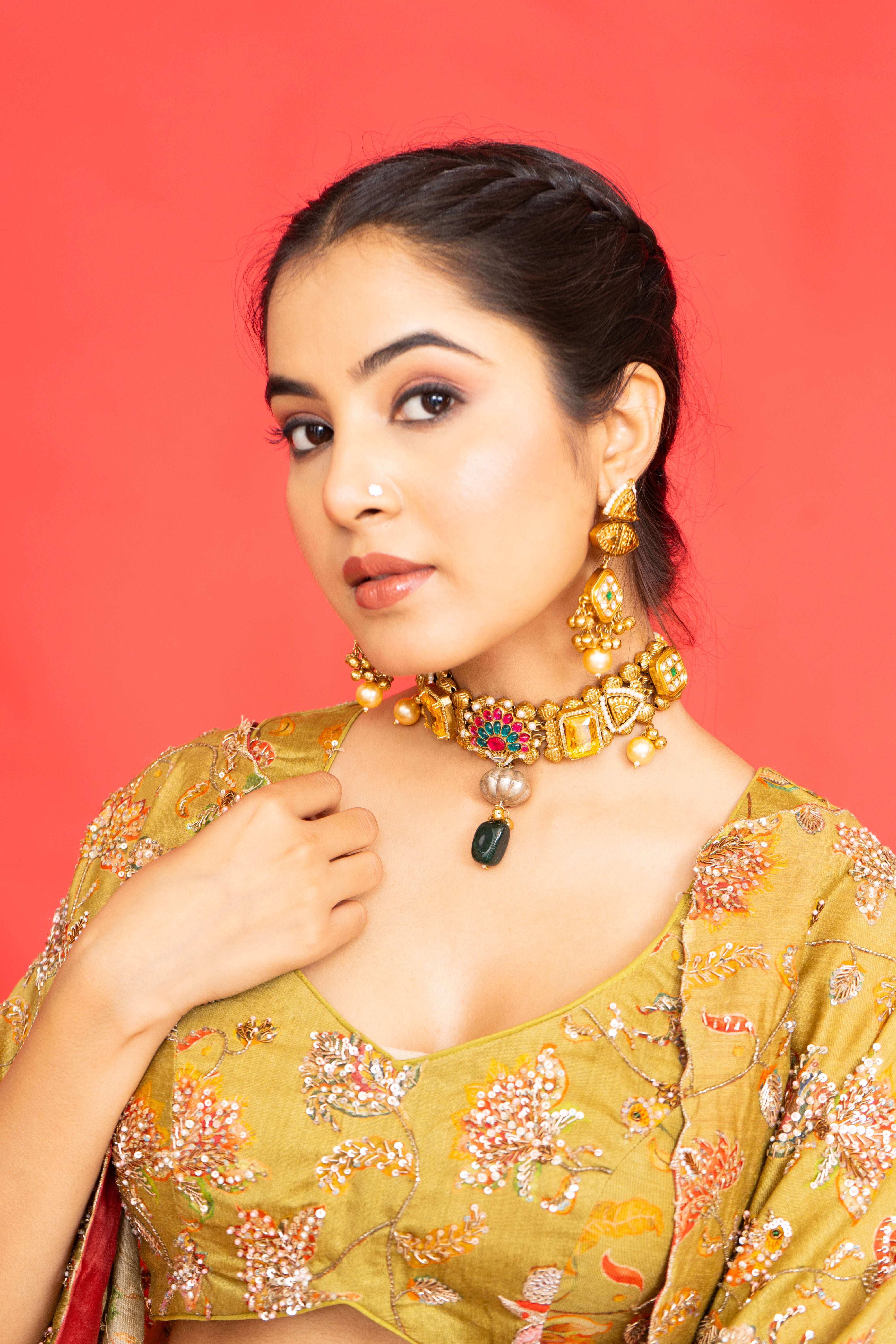 Head-Turner Nazaquat Necklace Set with earings