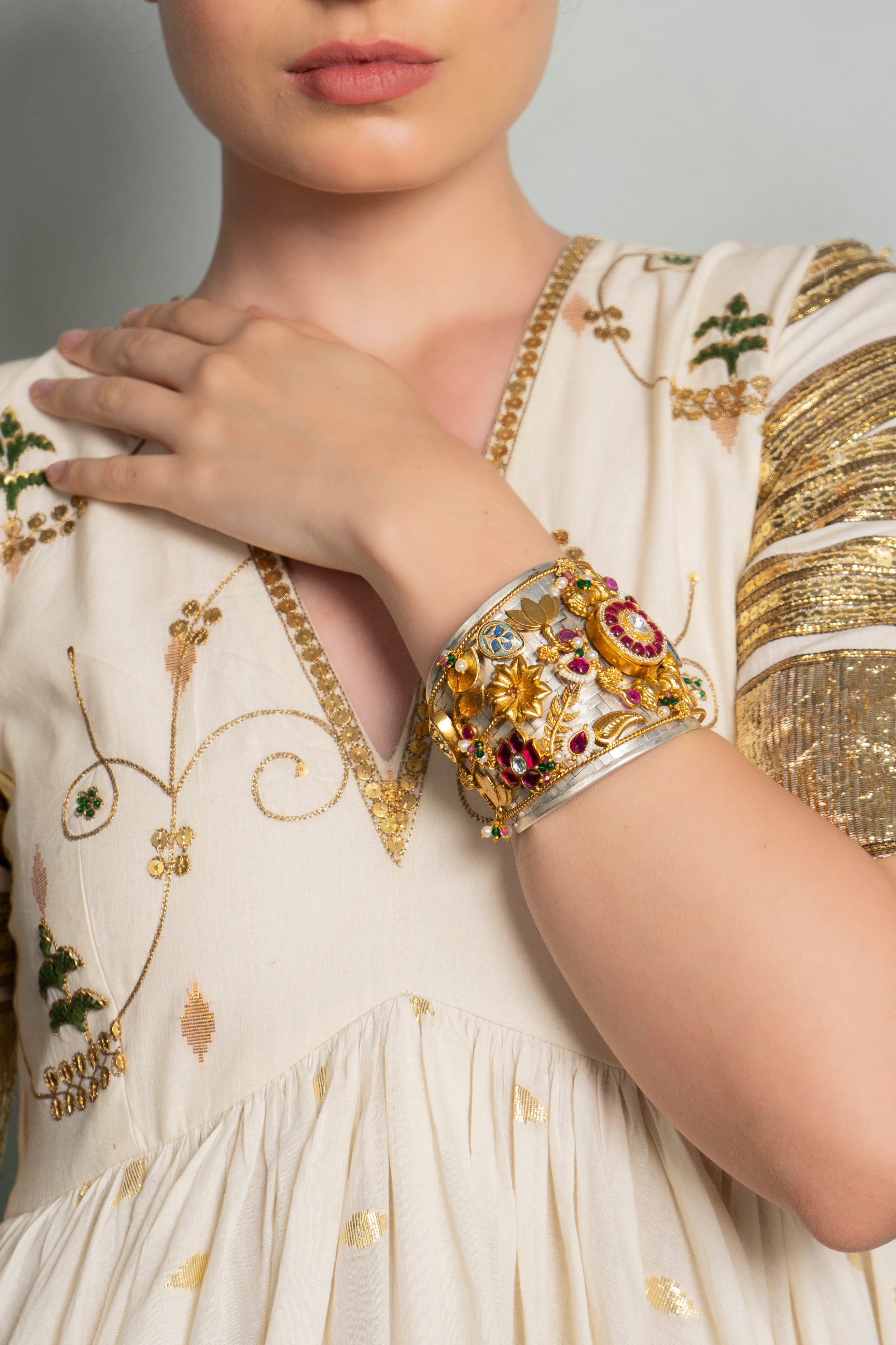 HUNAR CUFF (Adjustable) -Single pc Wire work