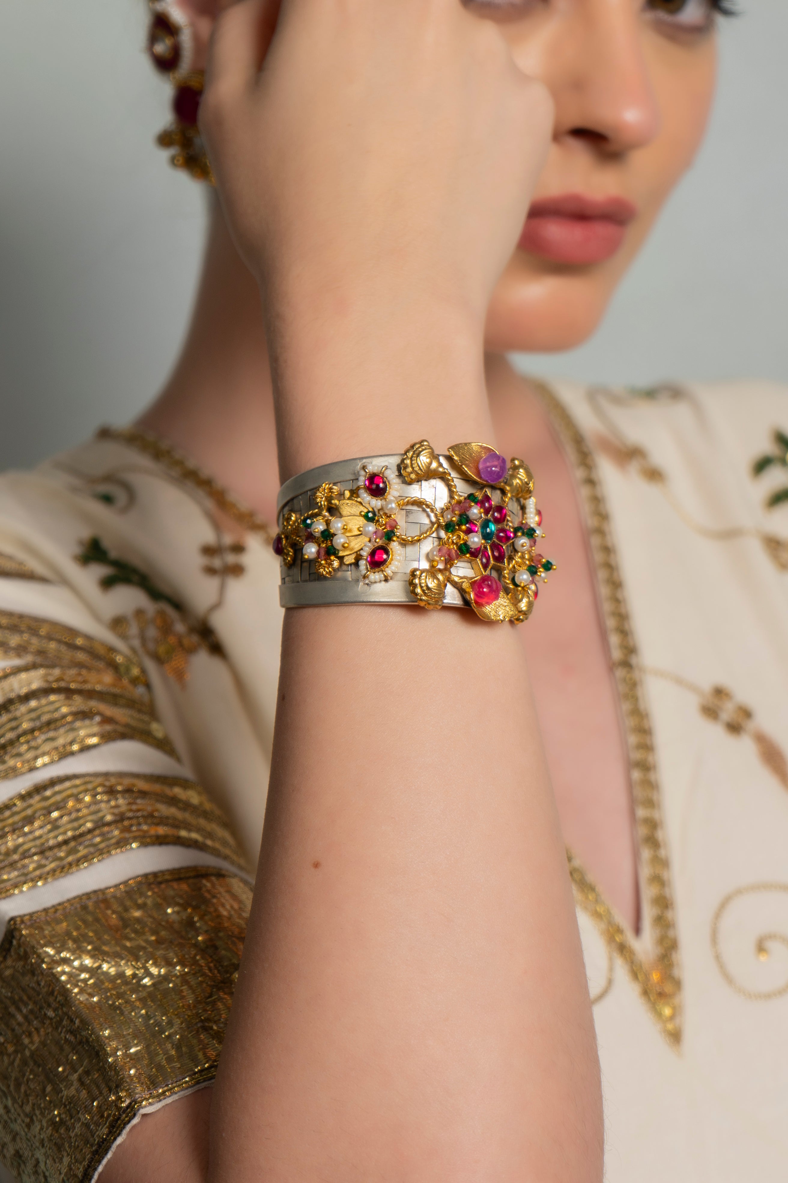 HINA HANDCUFF (Adjustable) - Single pc