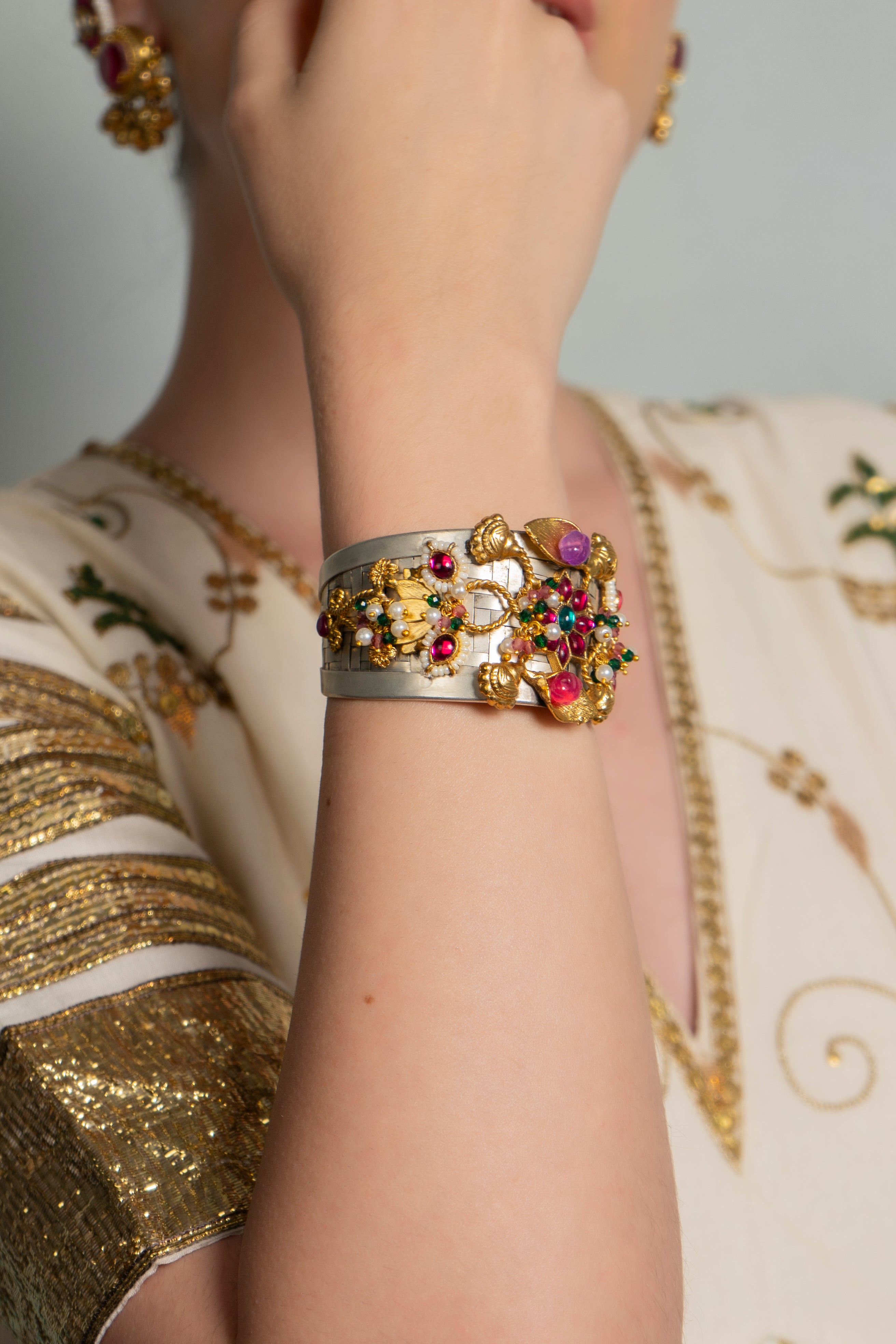 HINA HANDCUFF (Adjustable) - Single pc