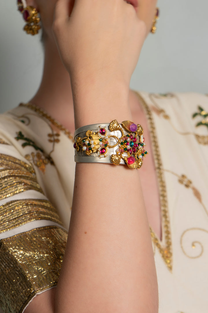 HINA HANDCUFF (Adjustable) - Single pc