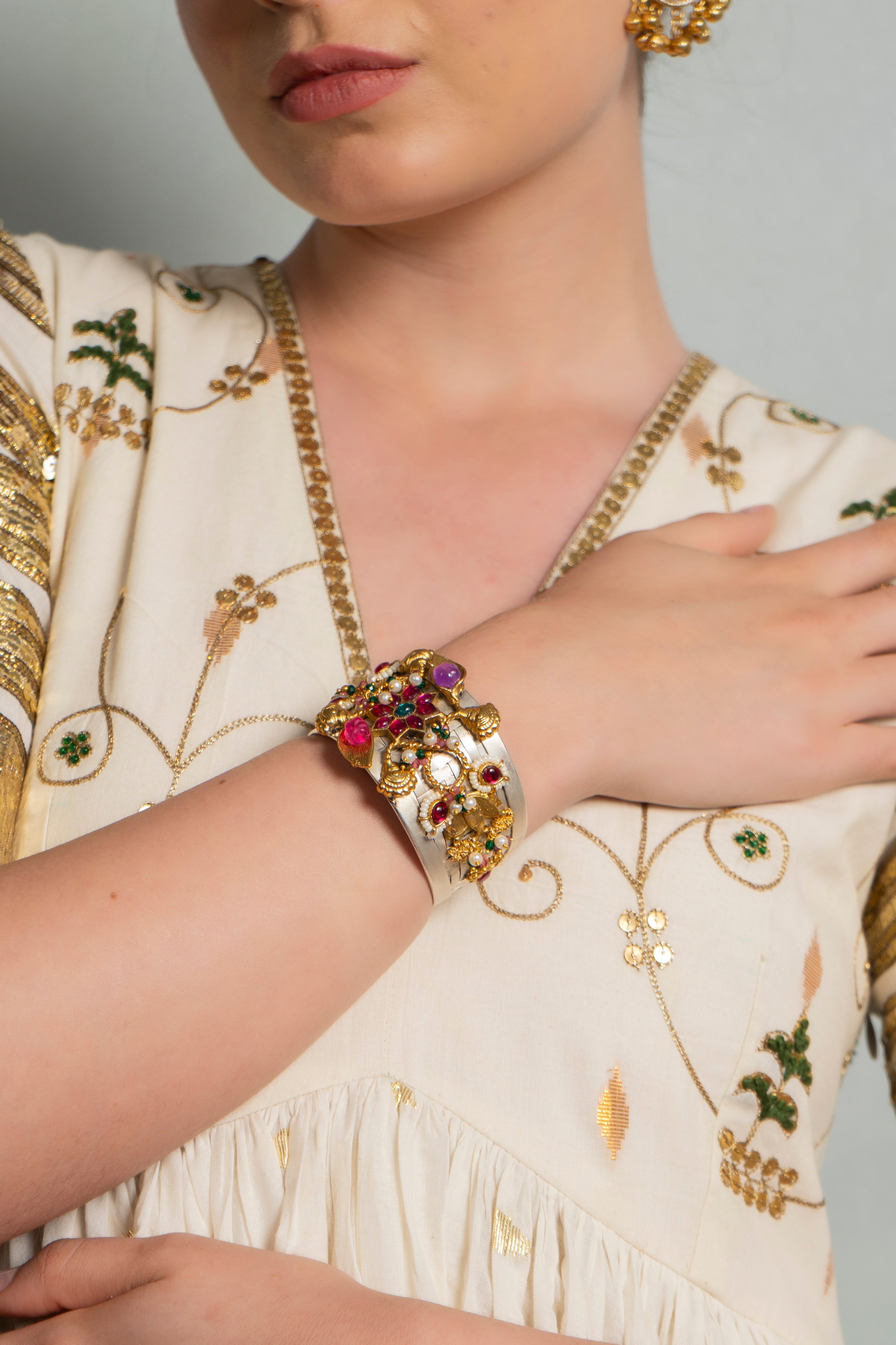 HINA HANDCUFF (Adjustable) - Single pc