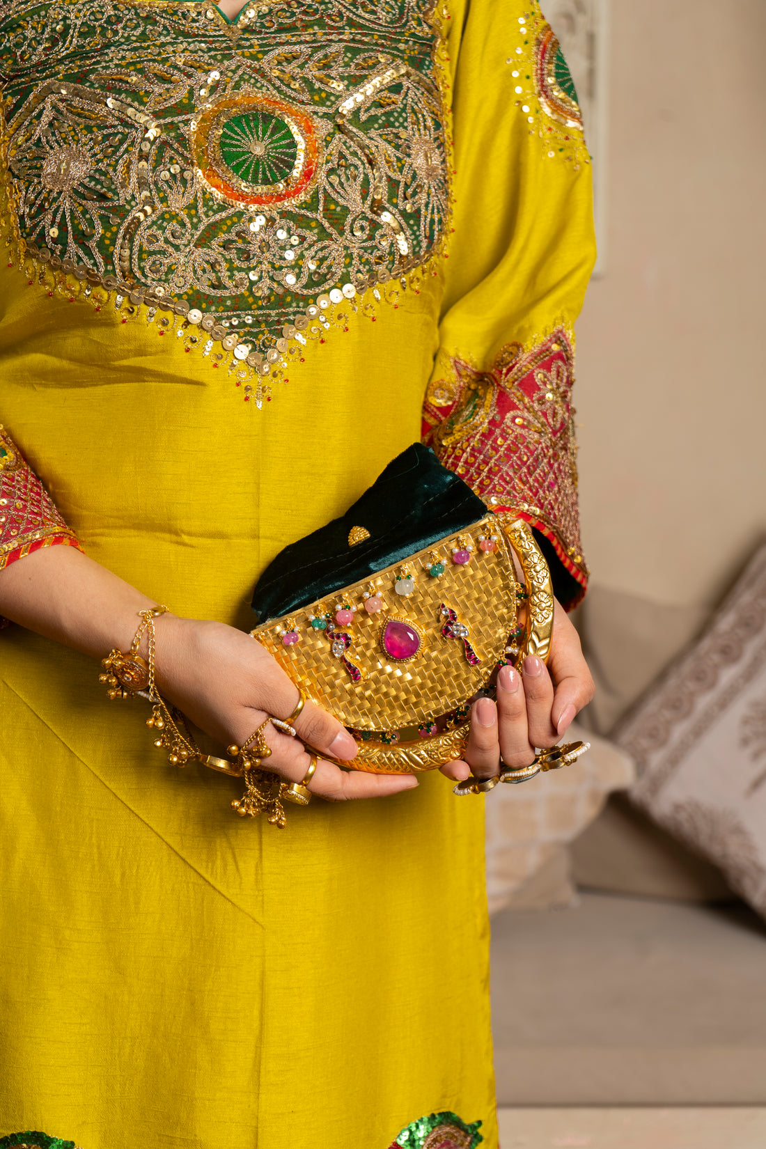 HANSINI POTLI CLUTCH