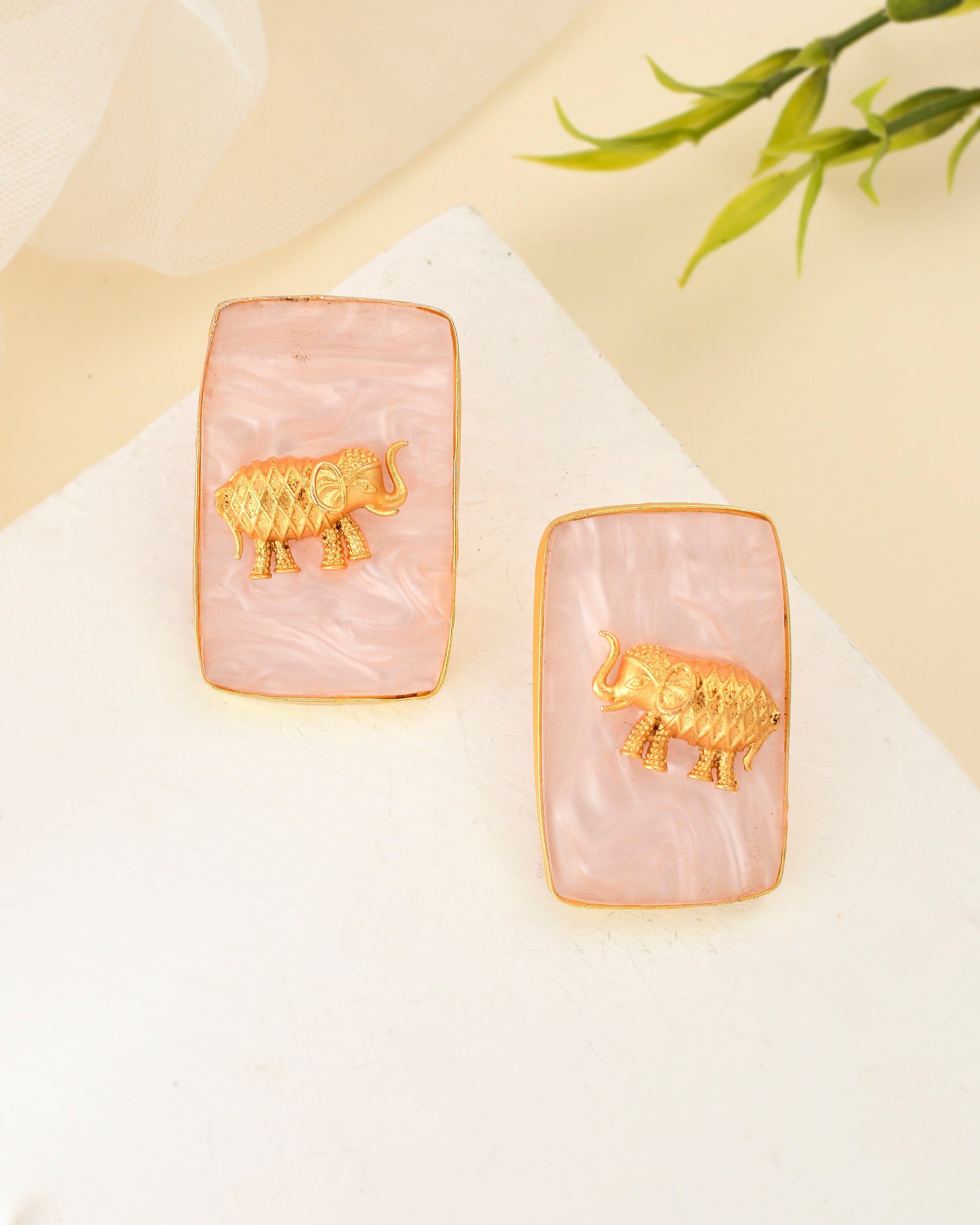 ELEPHANT PINK SHELL STUDS