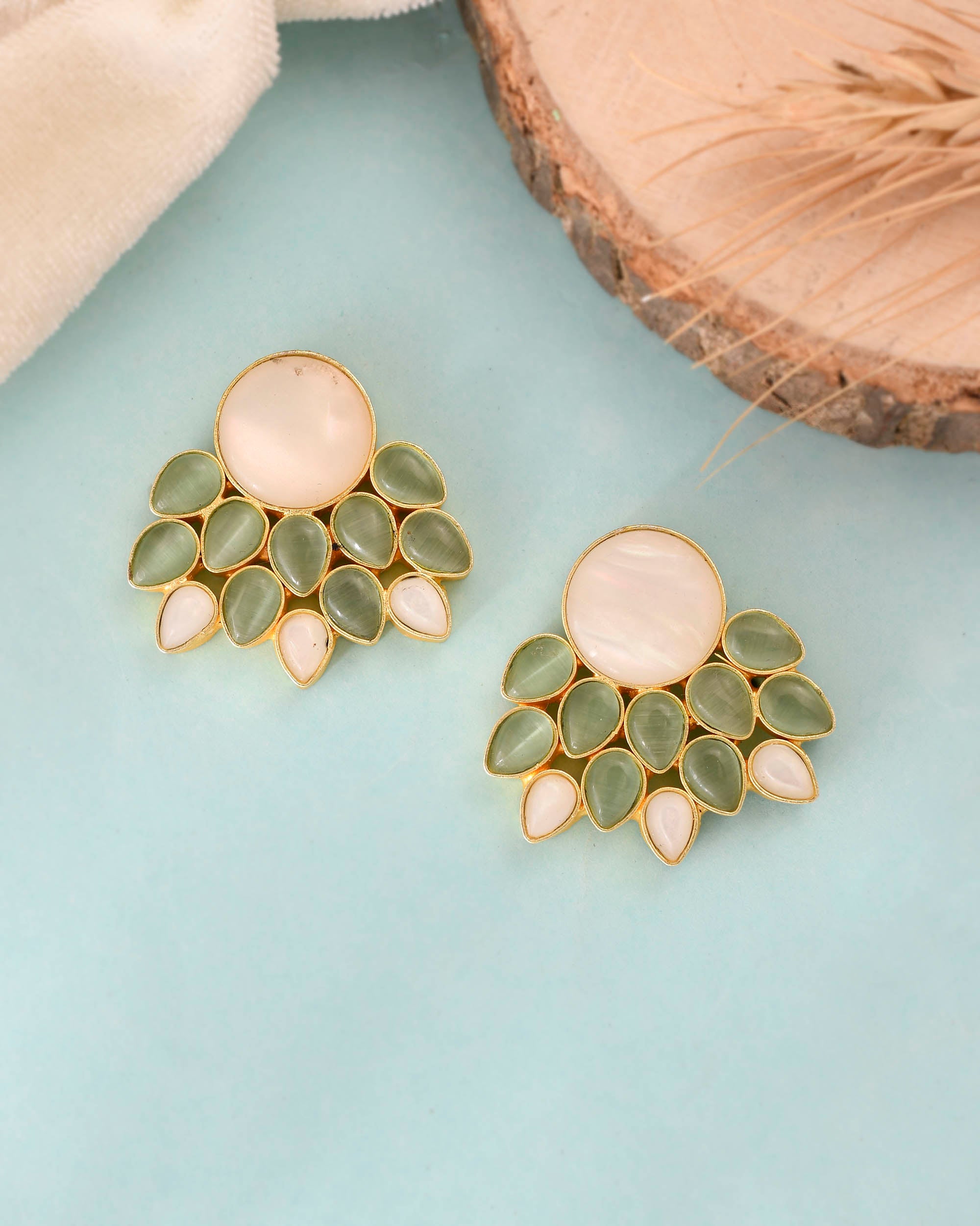 LOVE MALLOW STUDS