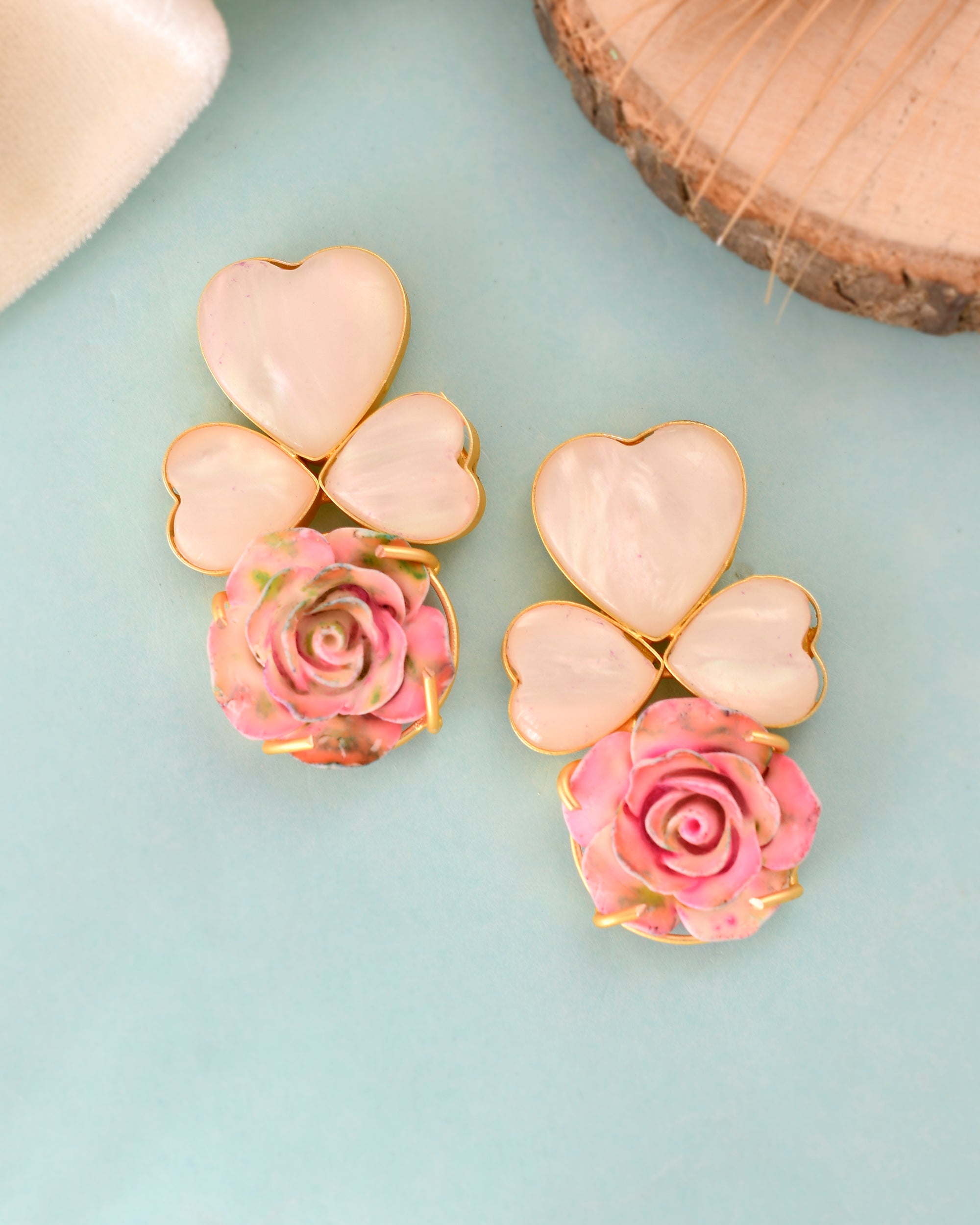 ELEGANT FLORAL SHELL EARRINGS