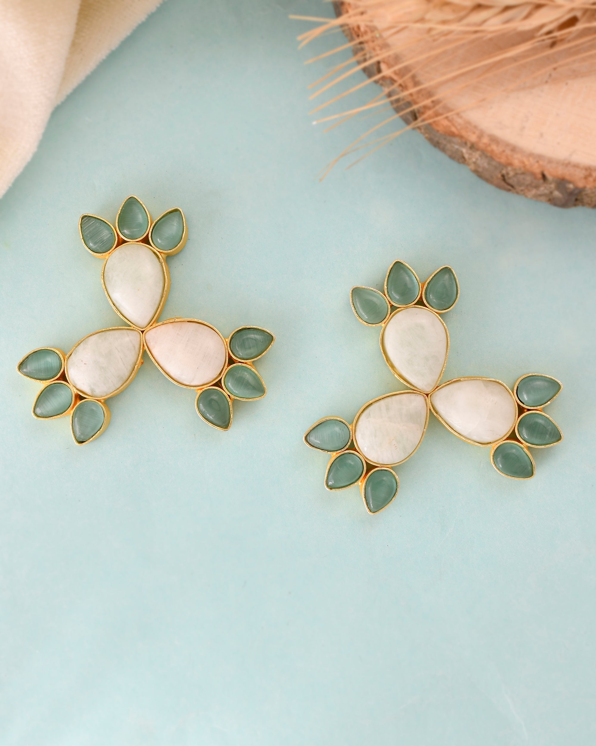 ILLUMINATE BLUE STUDS