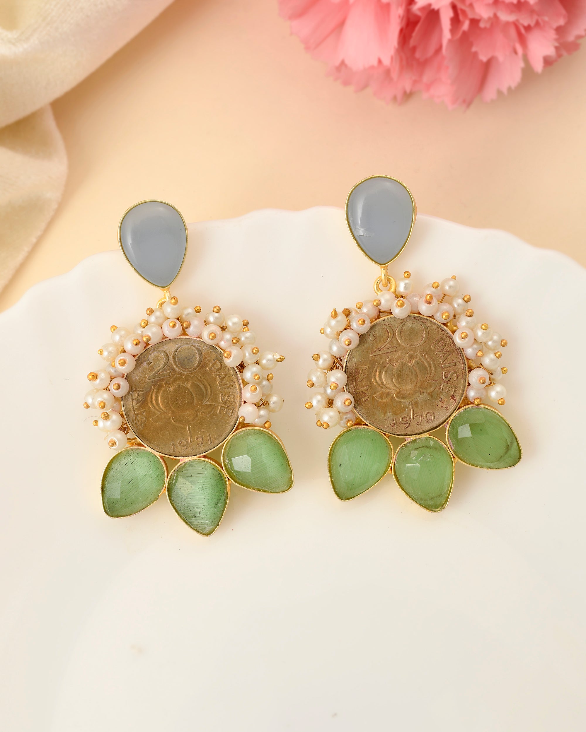 SPOTLIGHT VINTAGE COIN EARING