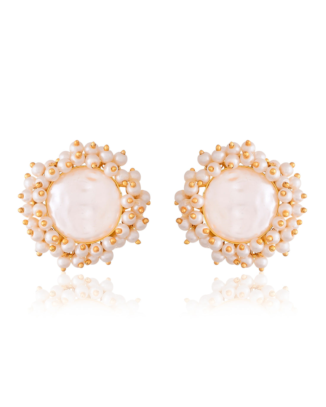 WHITE PEARL EARRING