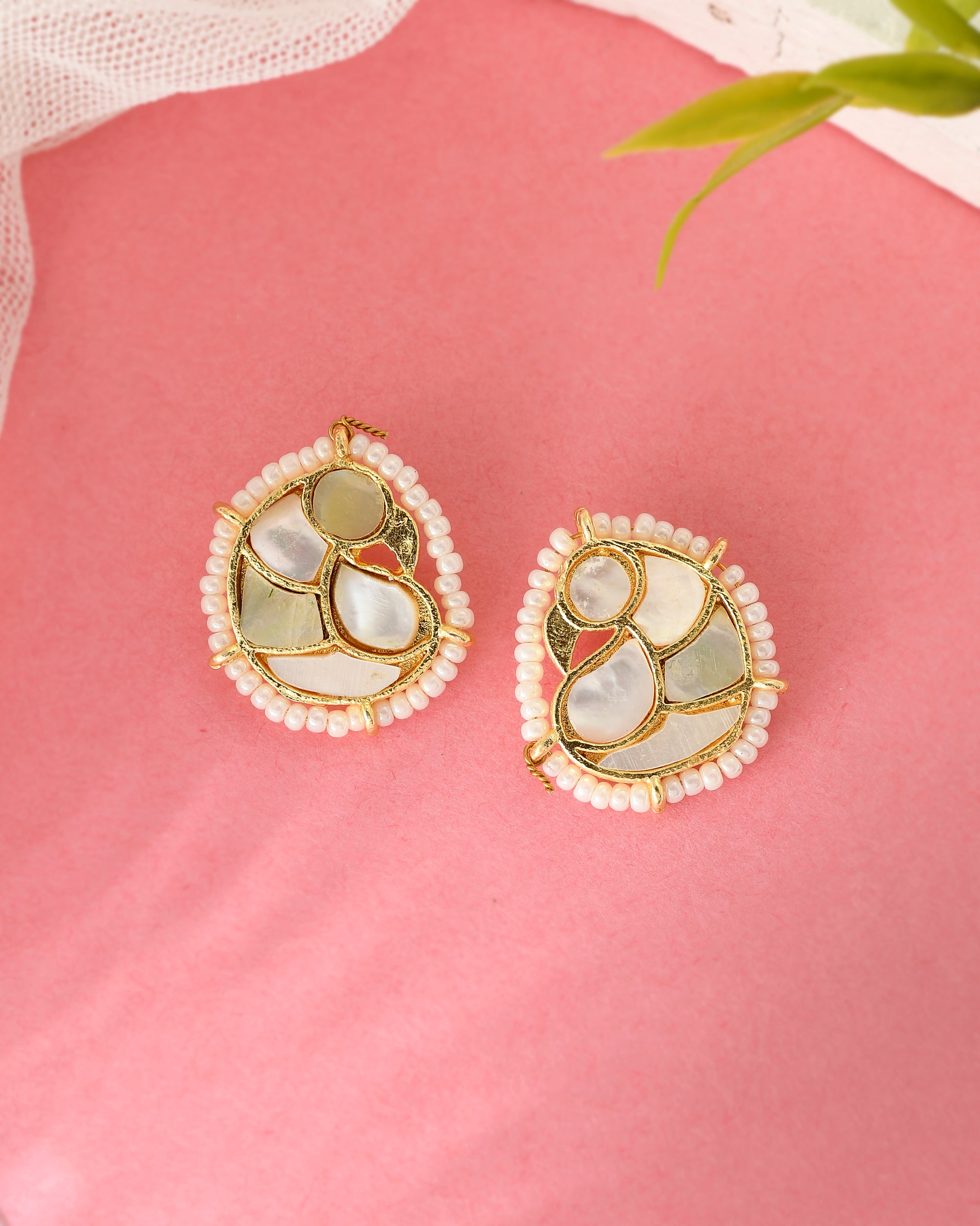 PEACOCK SHELL STUDS