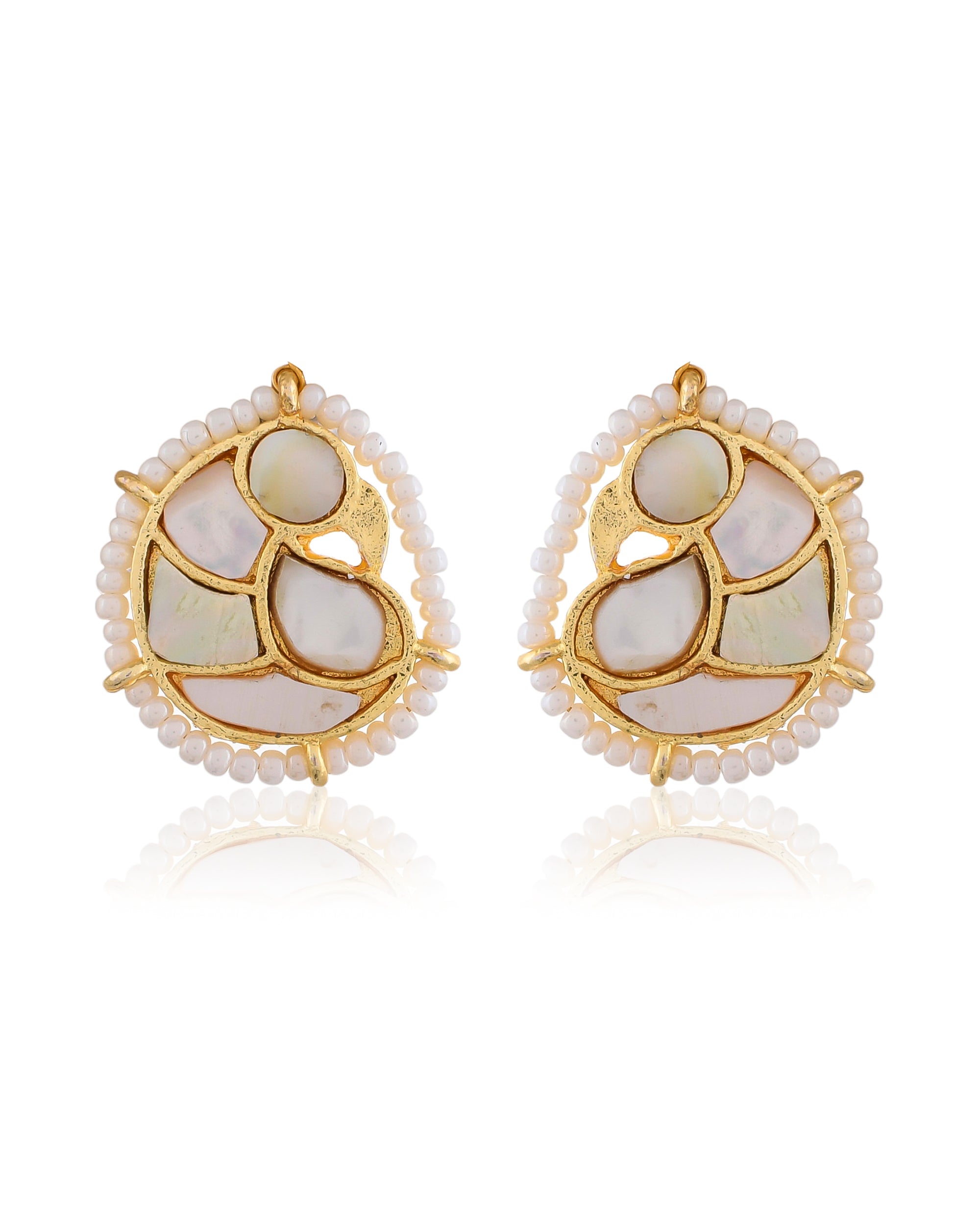PEACOCK SHELL STUDS