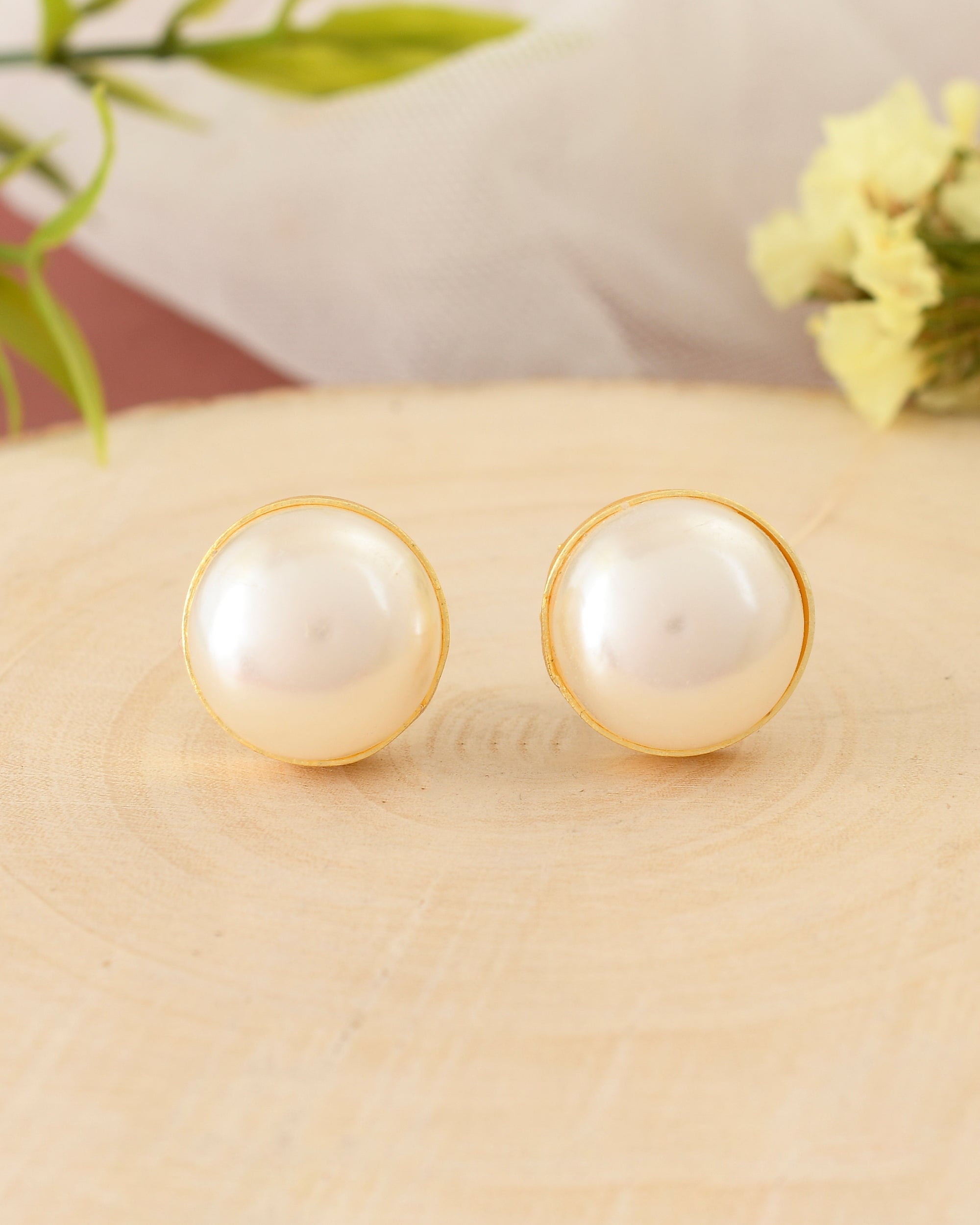 ELEGANT PEARL STUDS