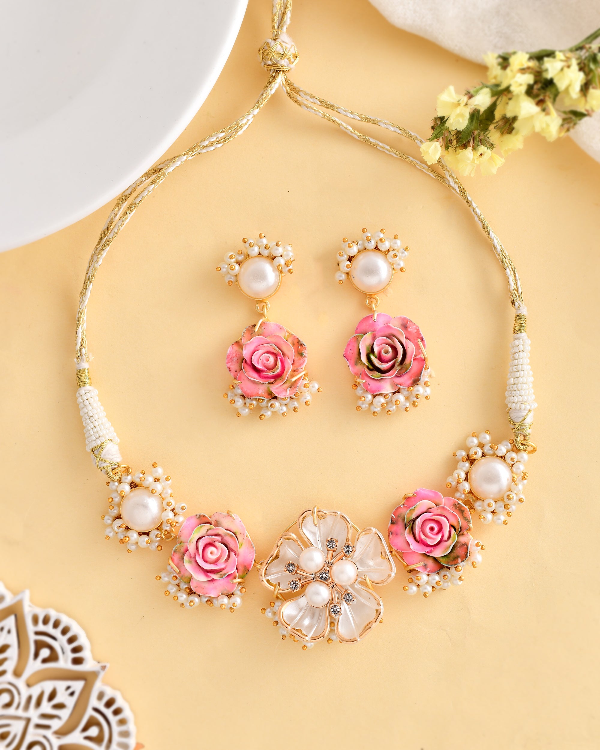 MESMERISING PINK AND WHITE FLORAL NECKLACE