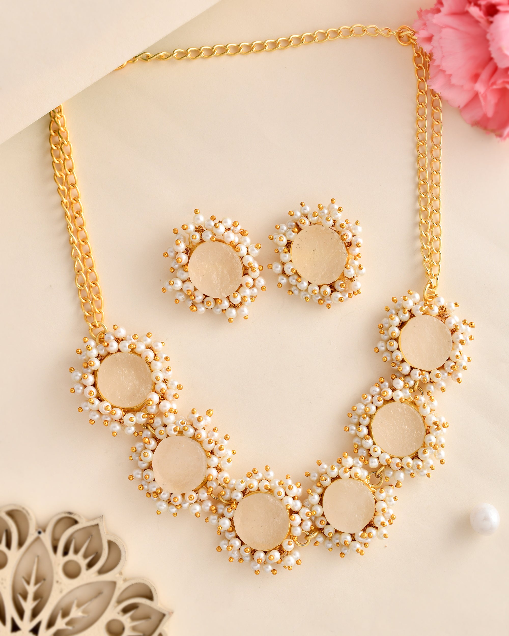 STONE STRUCK NECKLACE