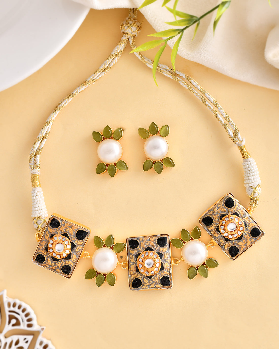 TRISHIKA NECKLACE