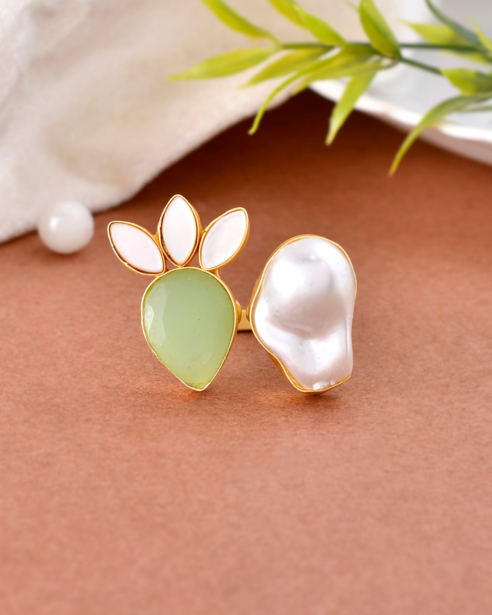 BAROUQUE PEARL AND SHELL RING