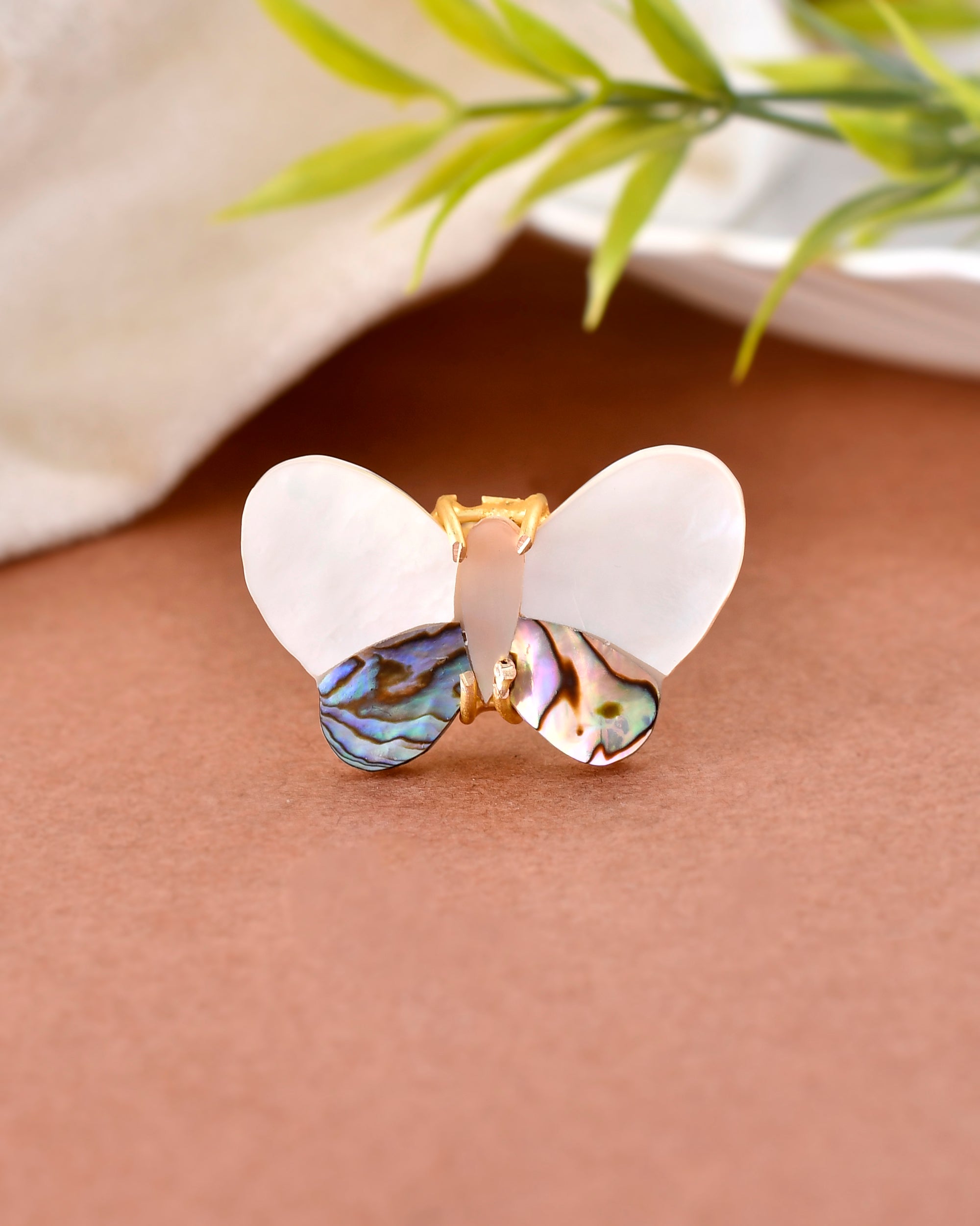 BUTTERFLY SHELL RING