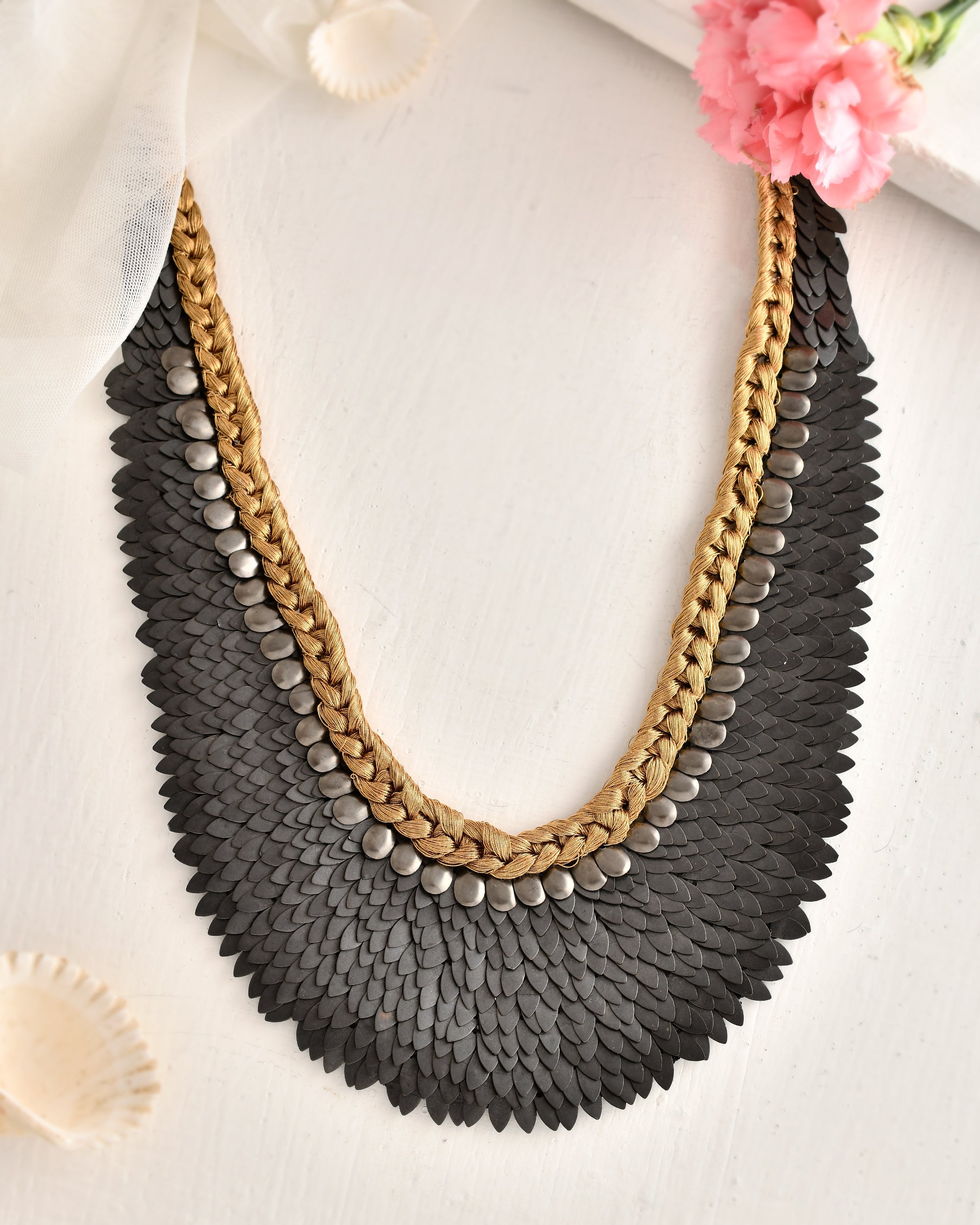 BLACK FEATHERS NECKLACE