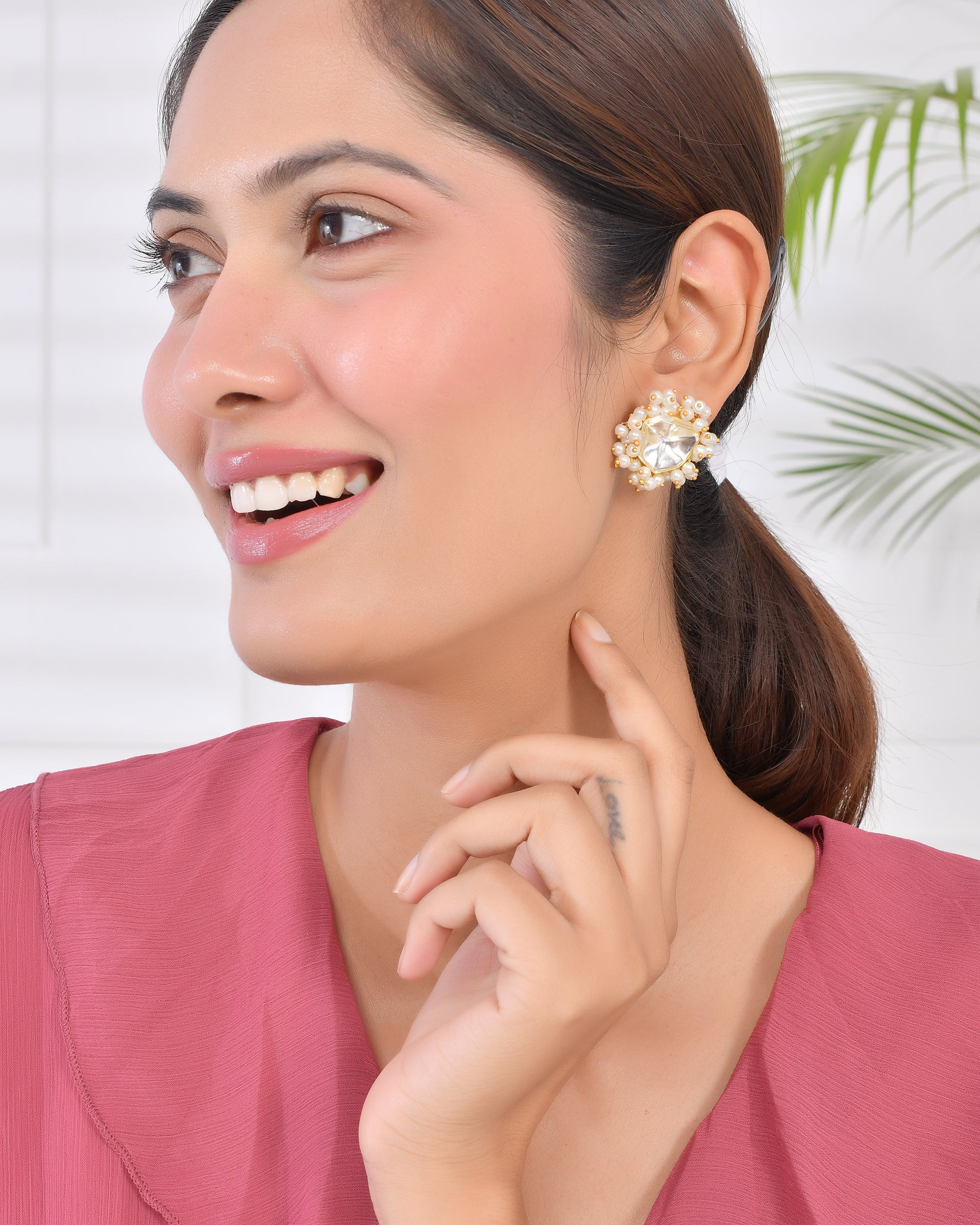 AURA GOLD POLKI STUDS