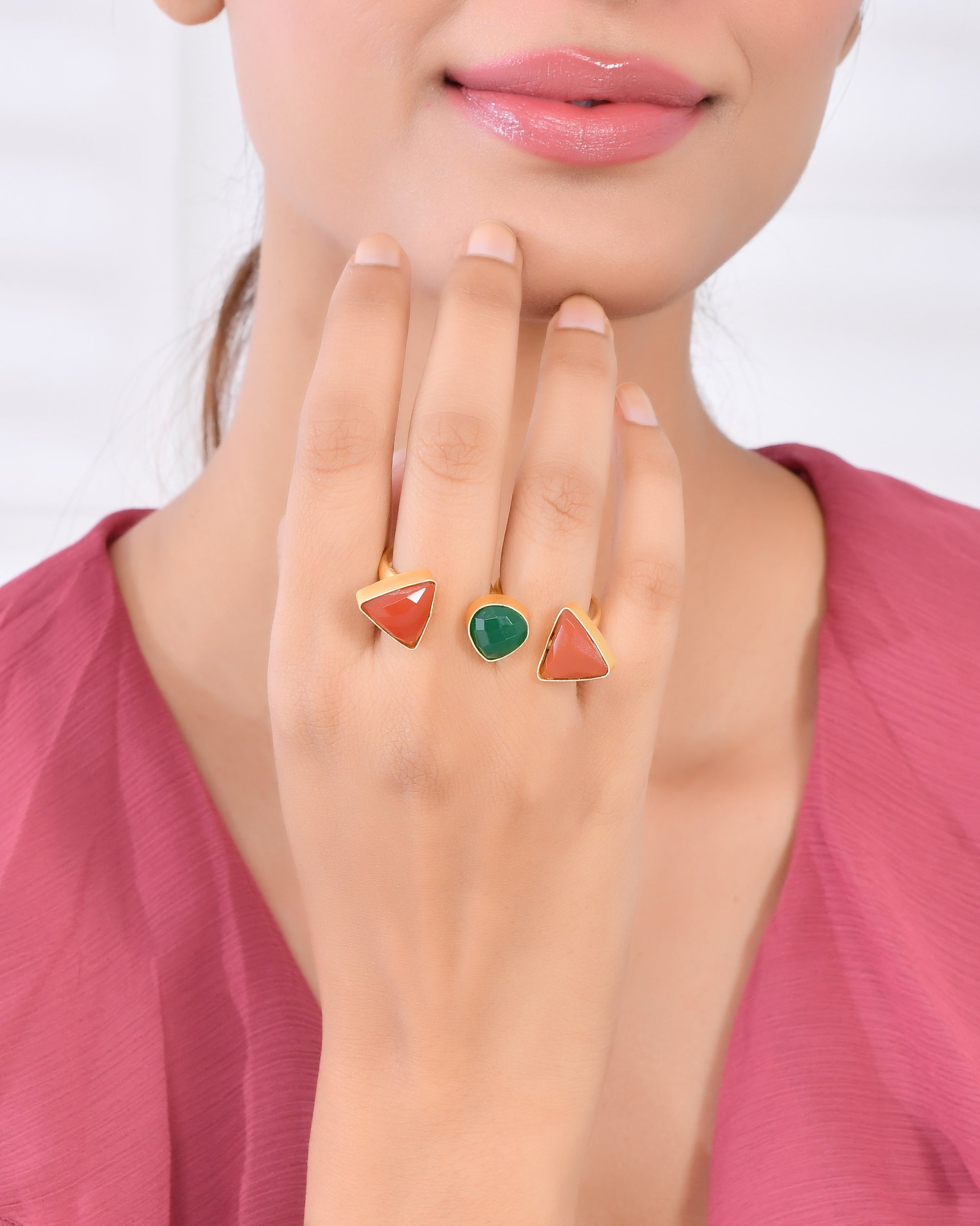 THREE COLLET TRIANGULAR RING